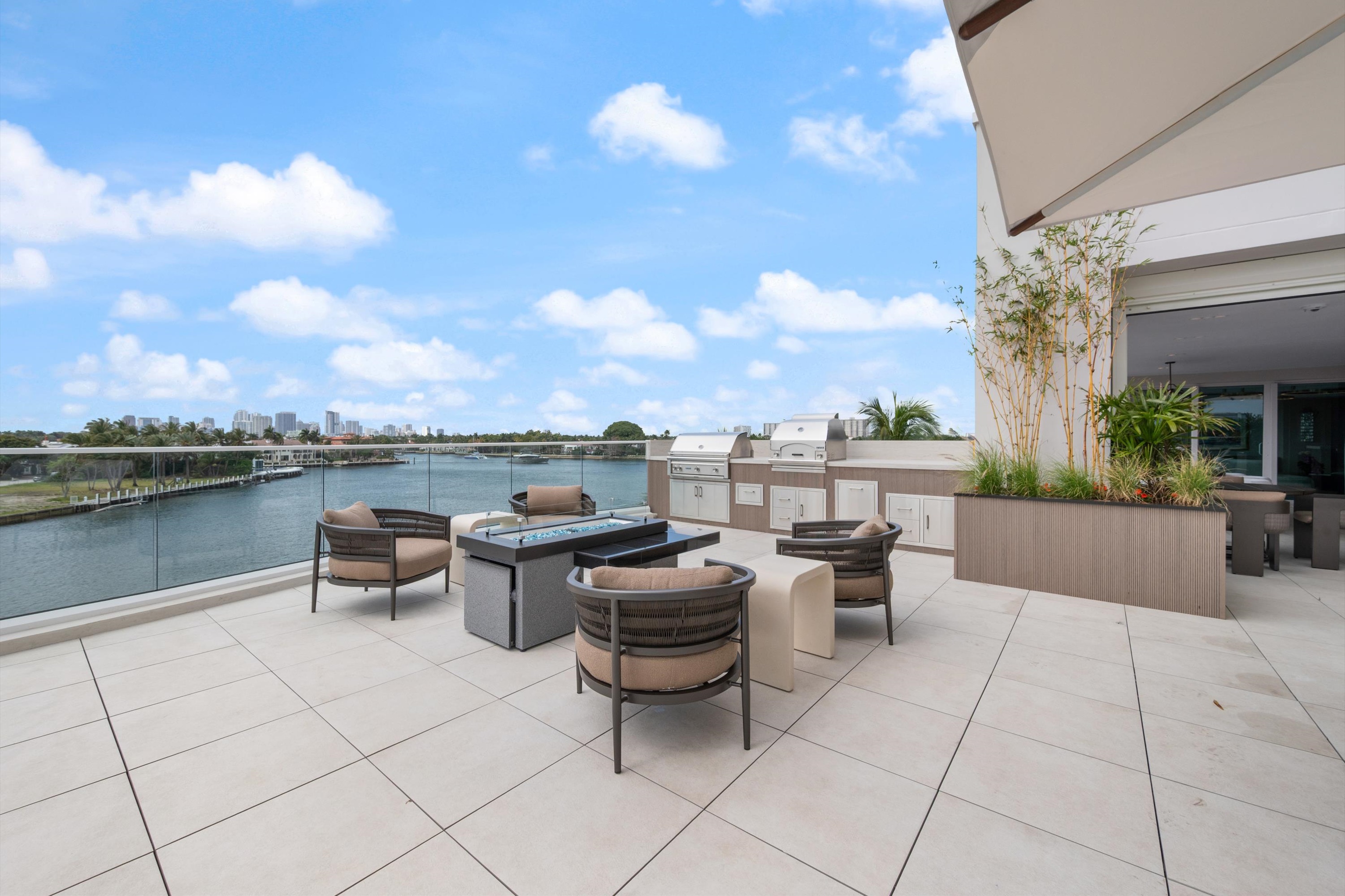 3055 Harbor Dr #1202