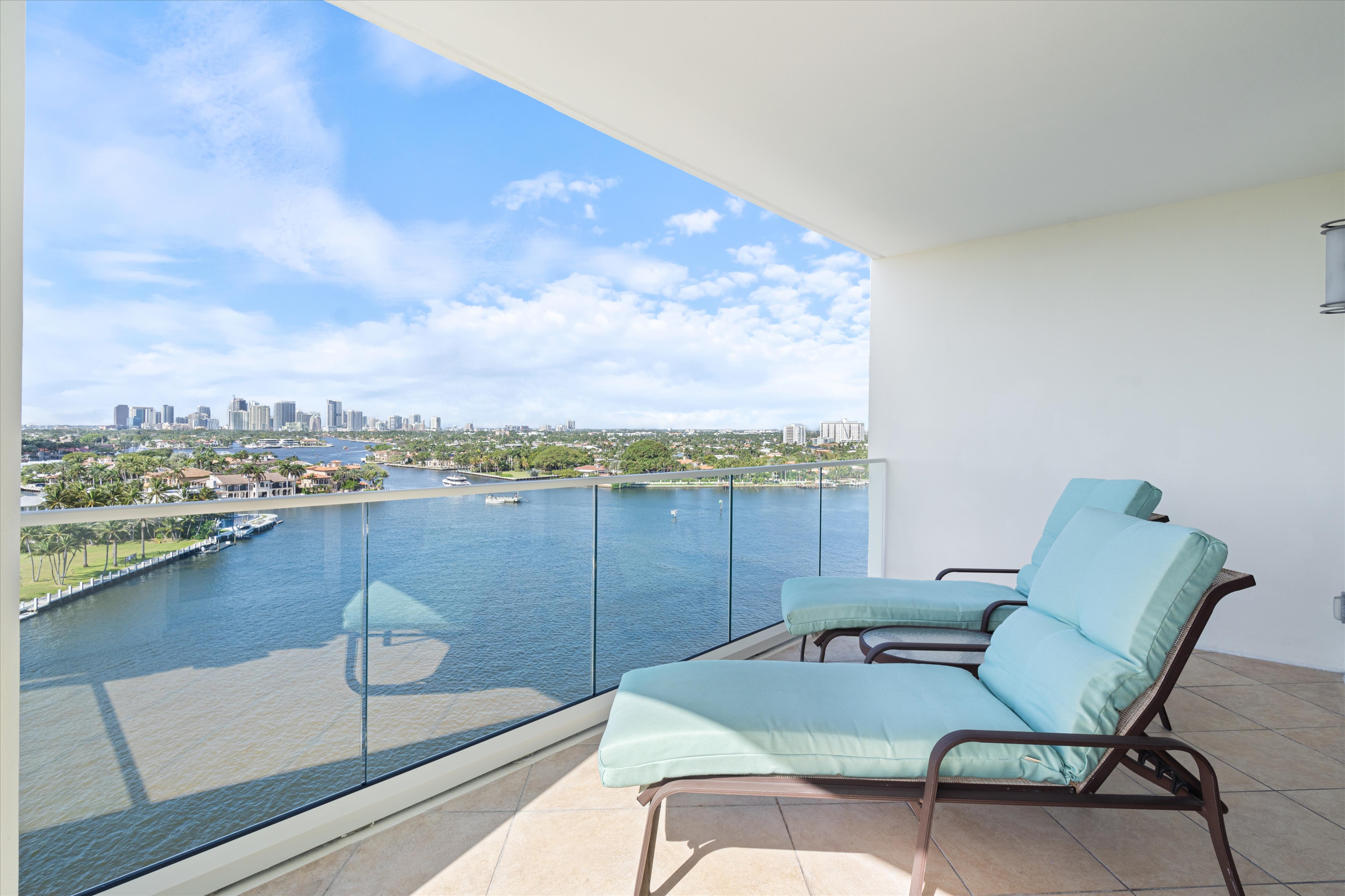 3055 Harbor Dr #1202