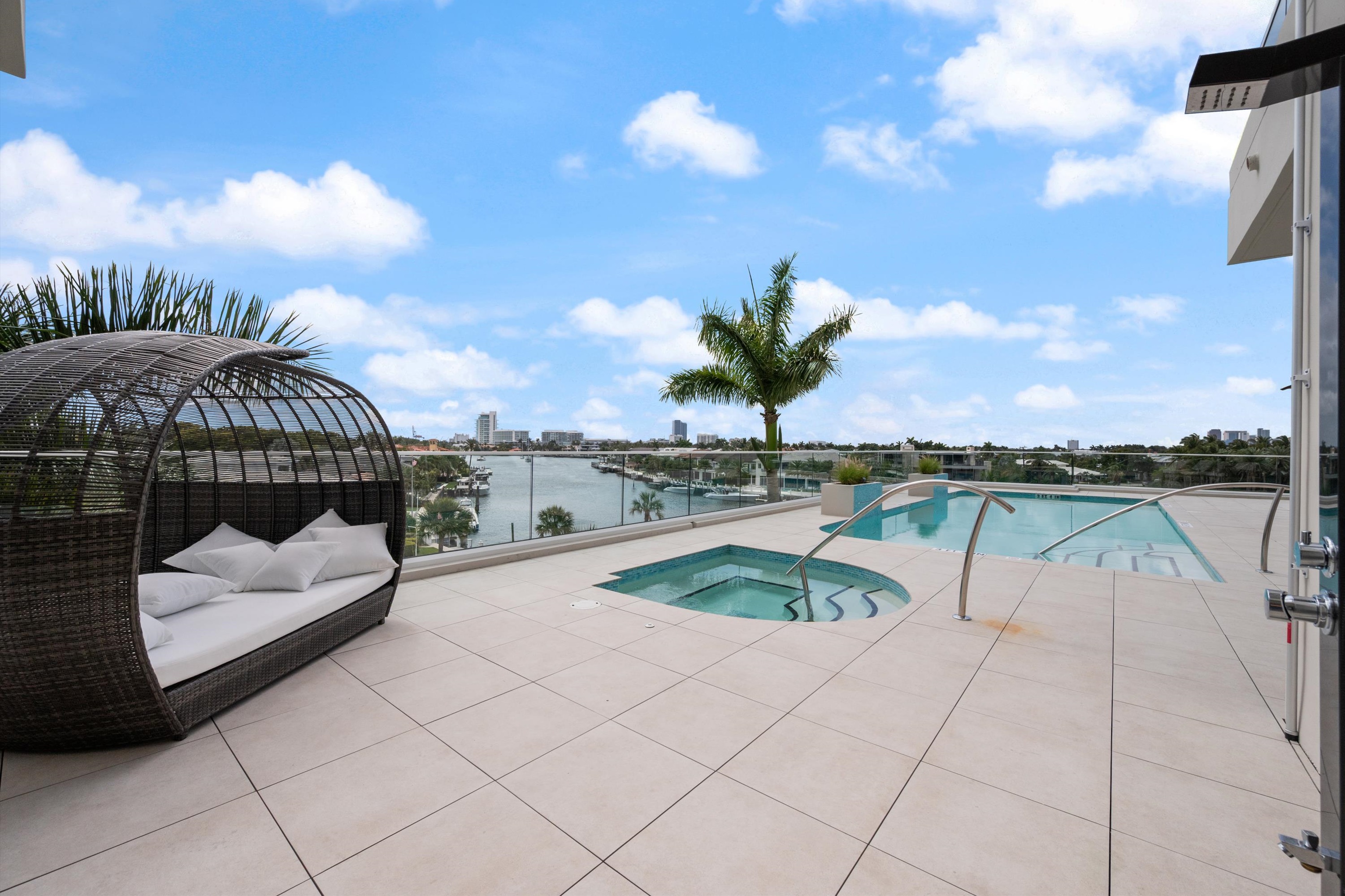 3055 Harbor Dr #1202