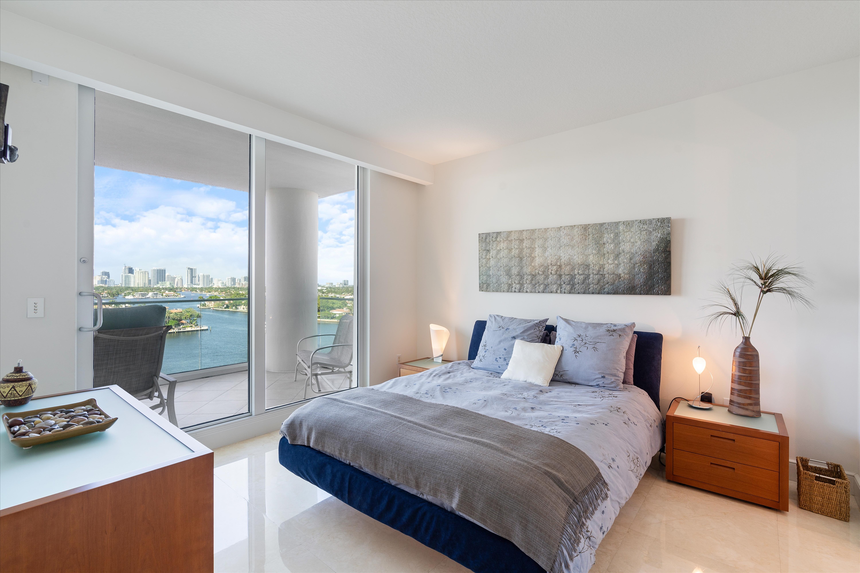 3055 Harbor Dr #1202