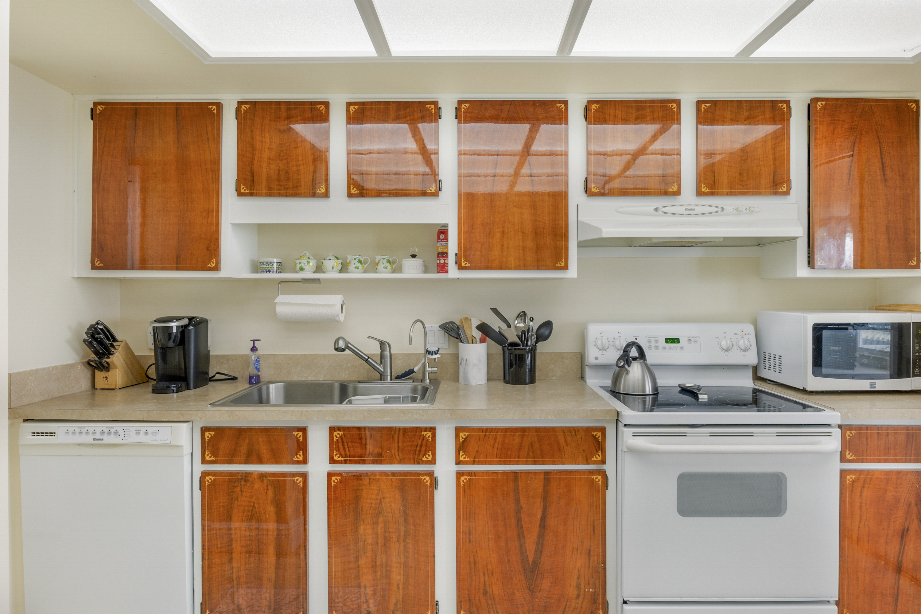 2200 S Ocean Ln #808