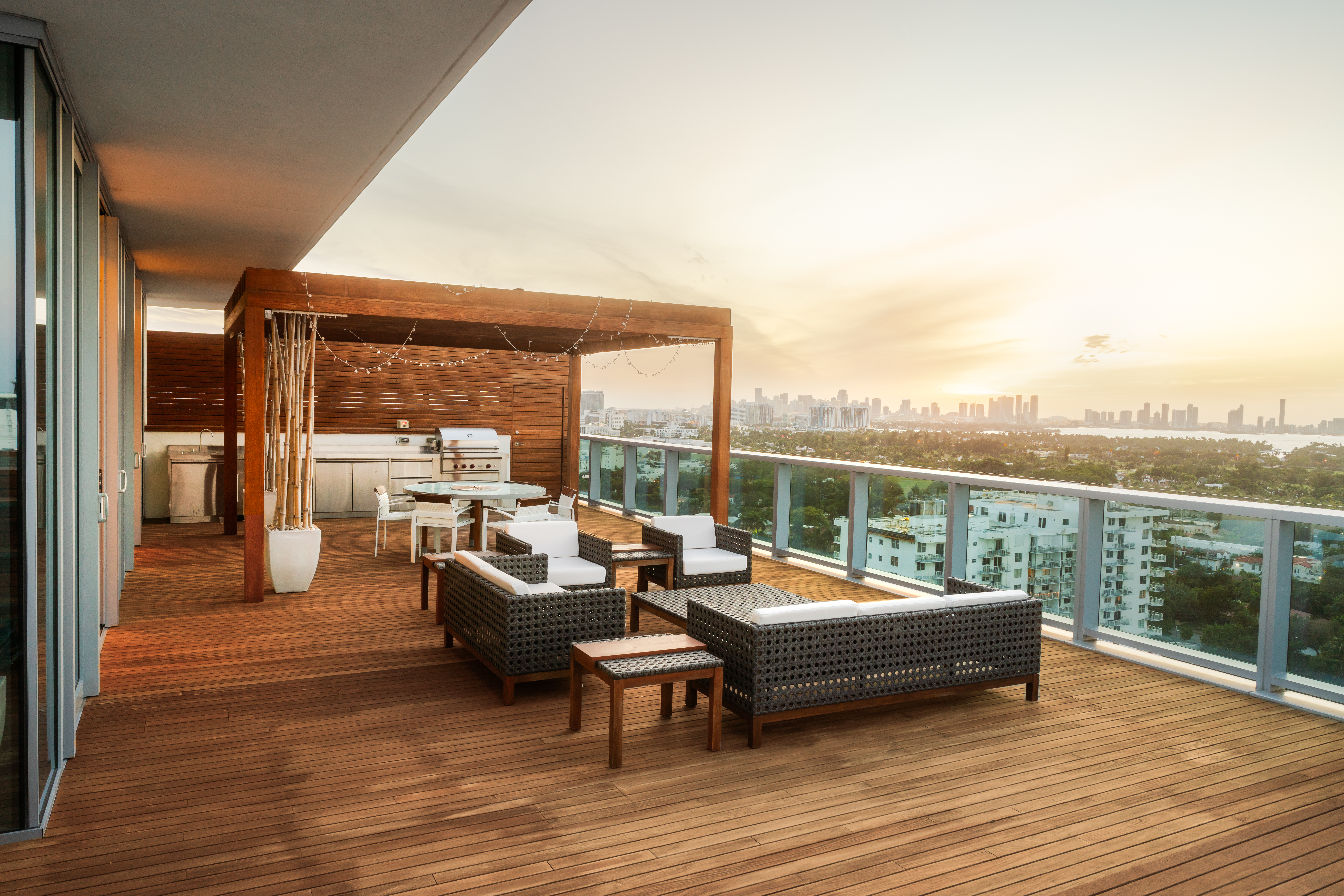 2901 Collins Ave Unit# 1602