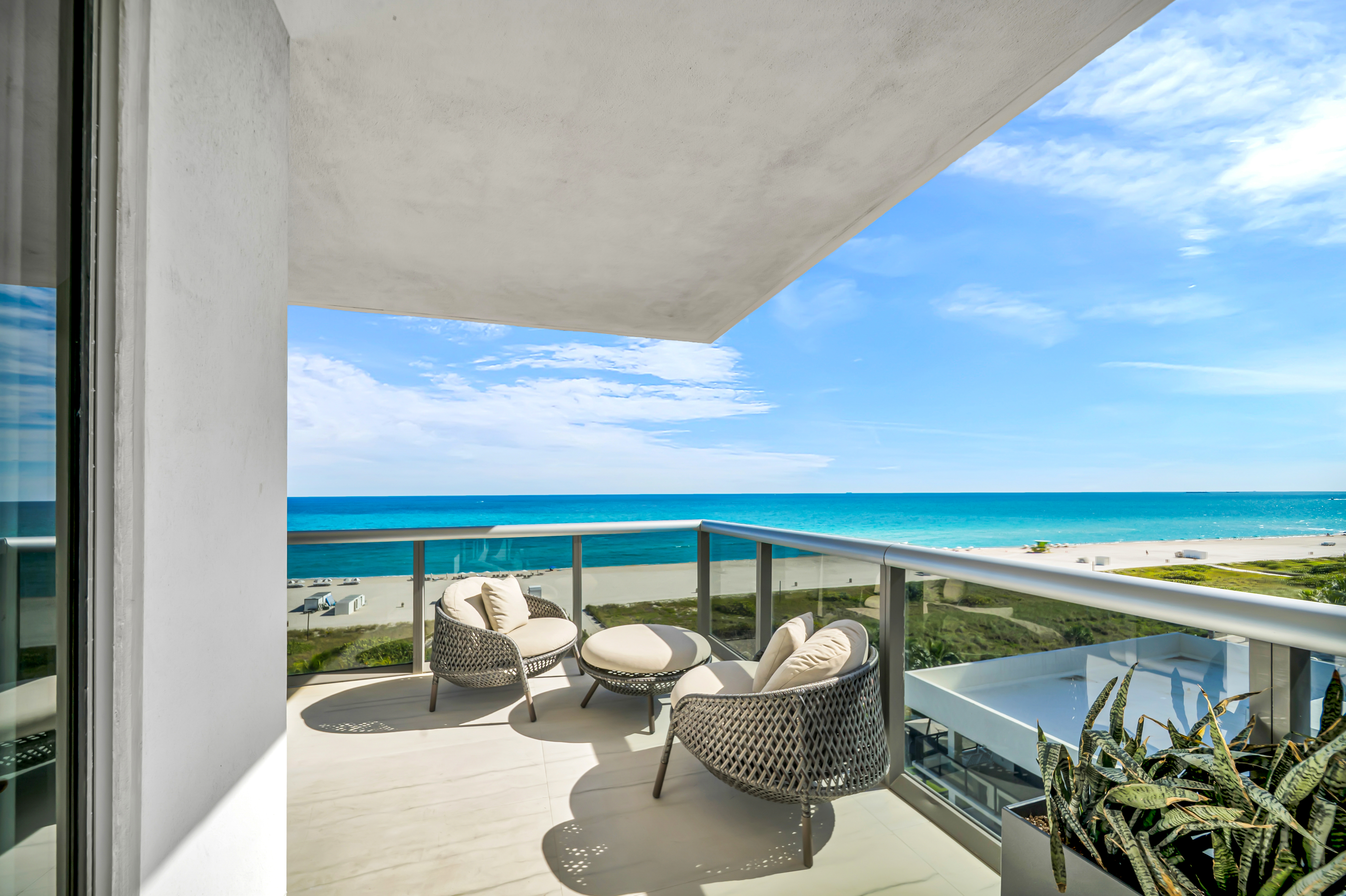 5875 Collins Ave Unit# 902