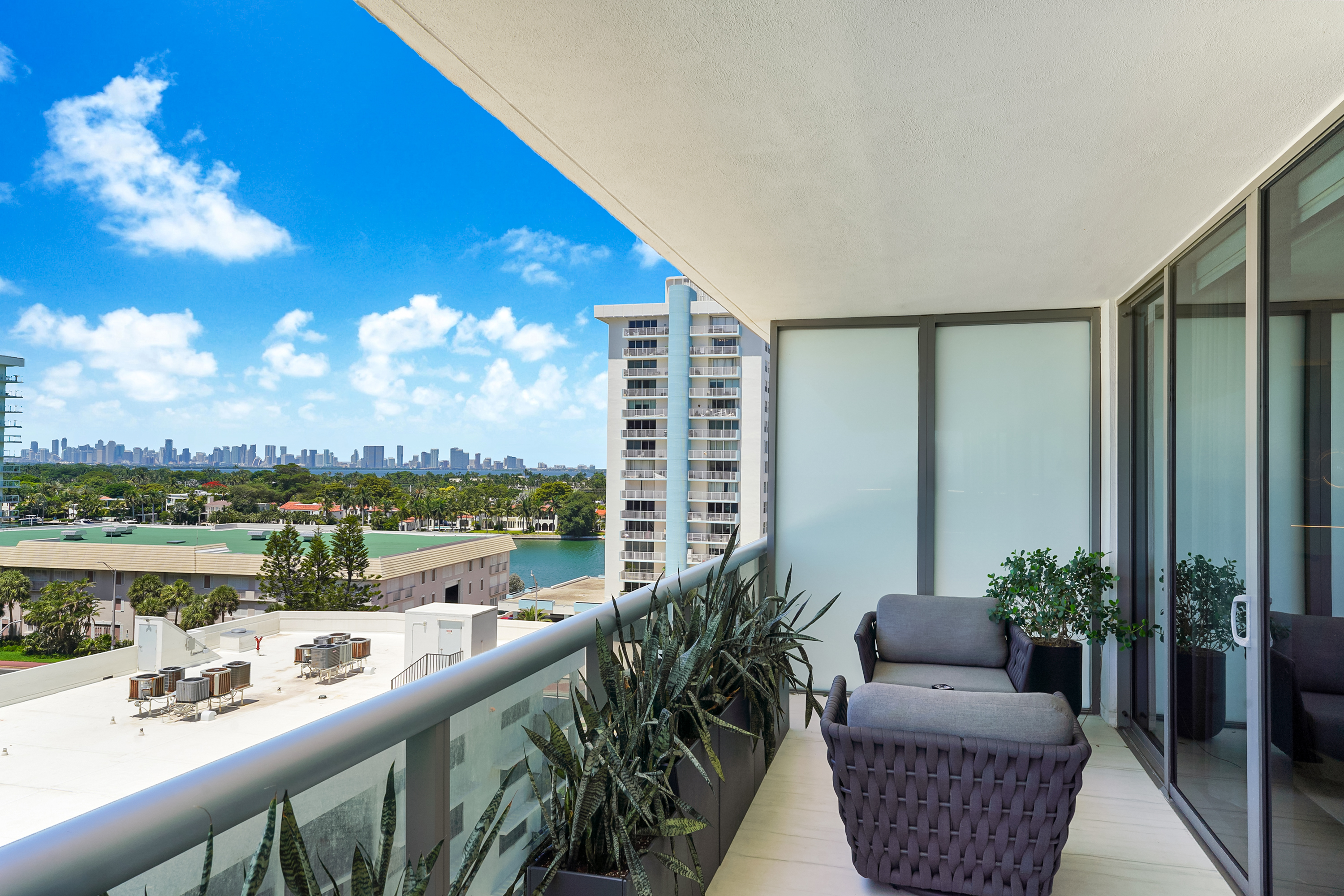5875 Collins Ave Unit# 902