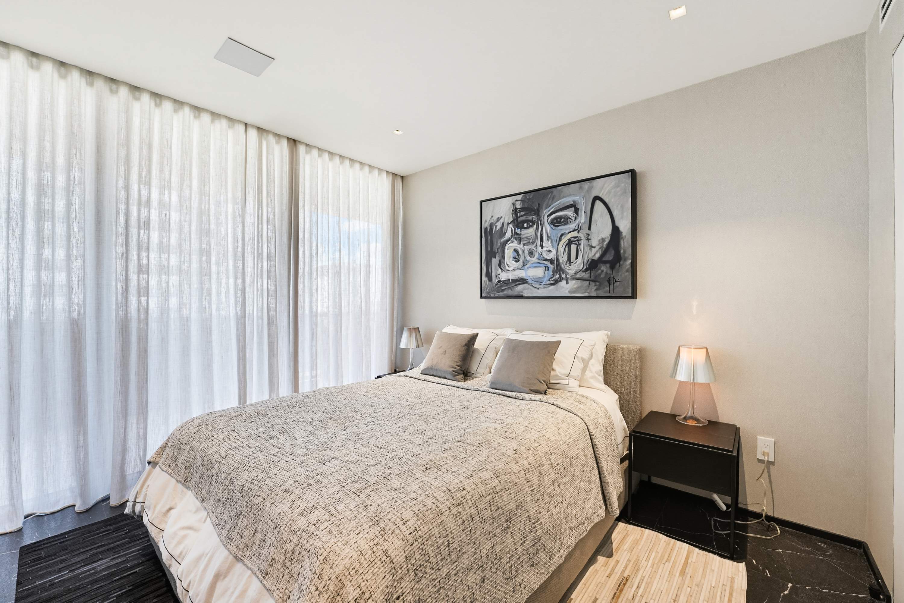 5875 Collins Ave Unit# 902