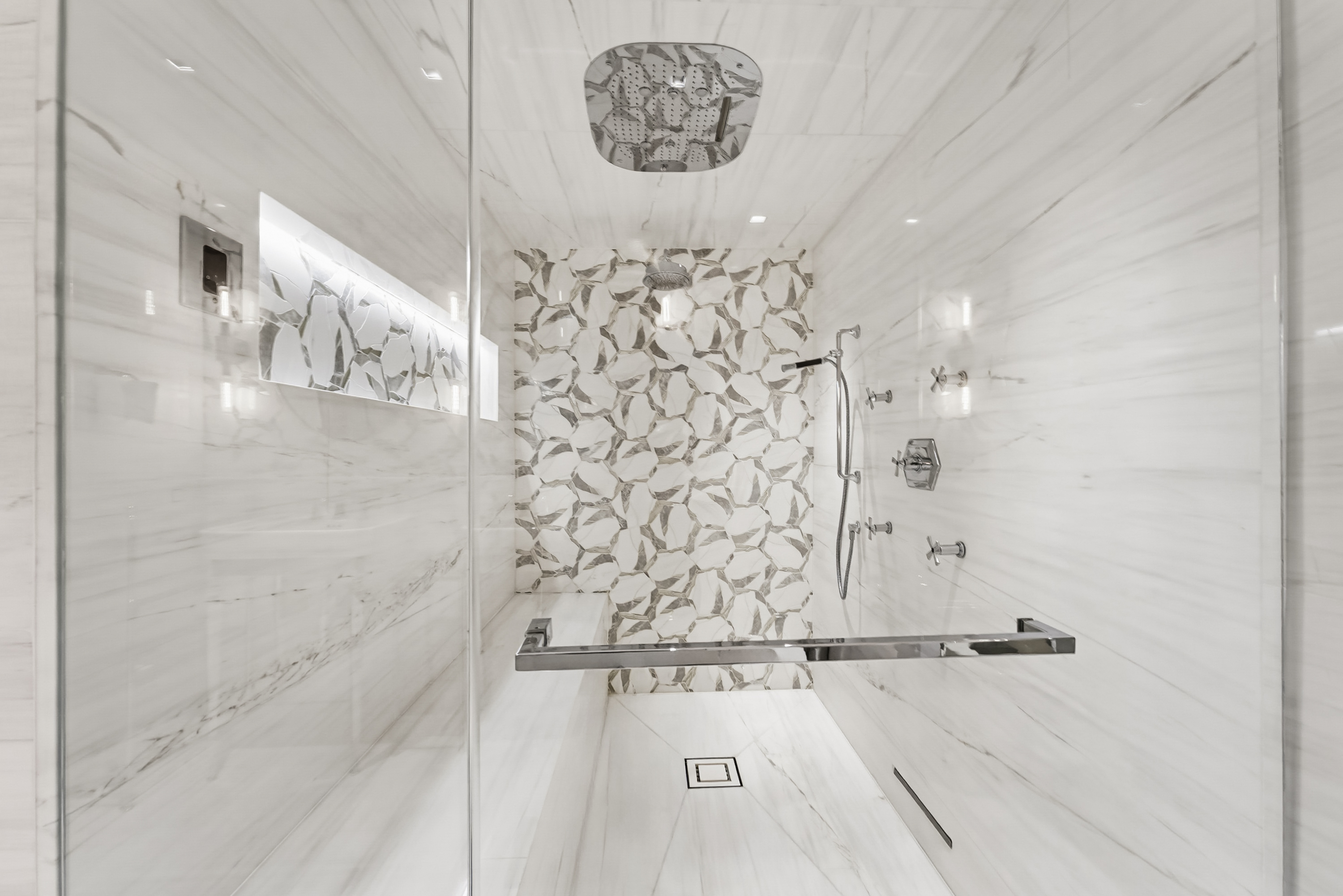 5875 Collins Ave Unit# 902