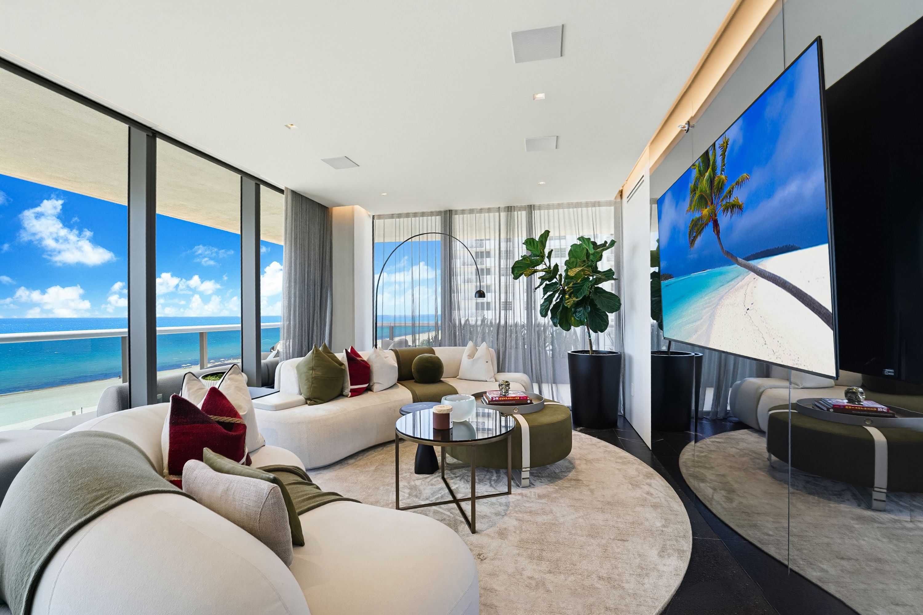 5875 Collins Ave Unit# 902