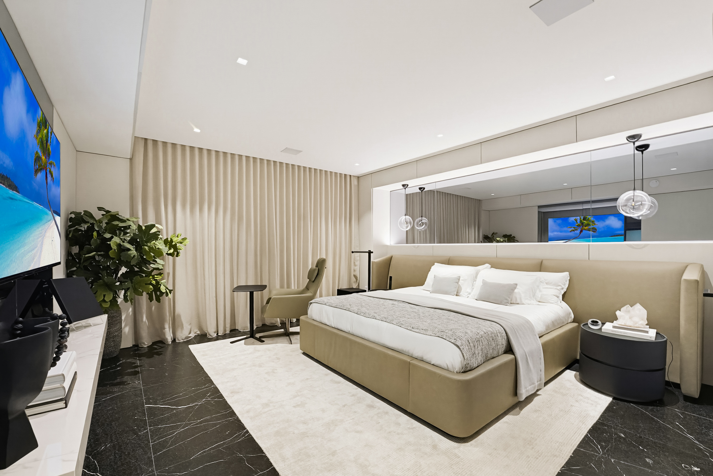 5875 Collins Ave Unit# 902