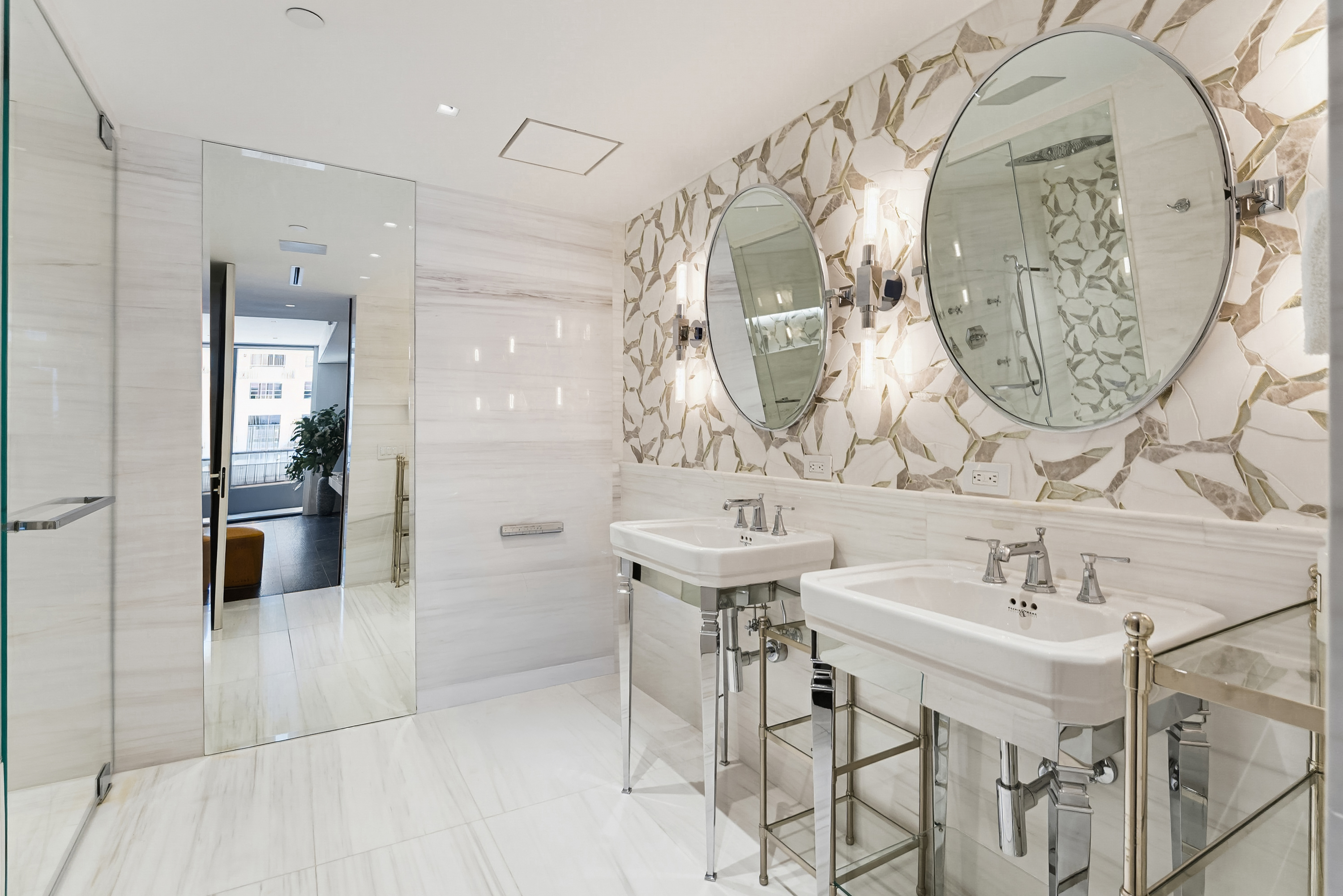 5875 Collins Ave Unit# 902