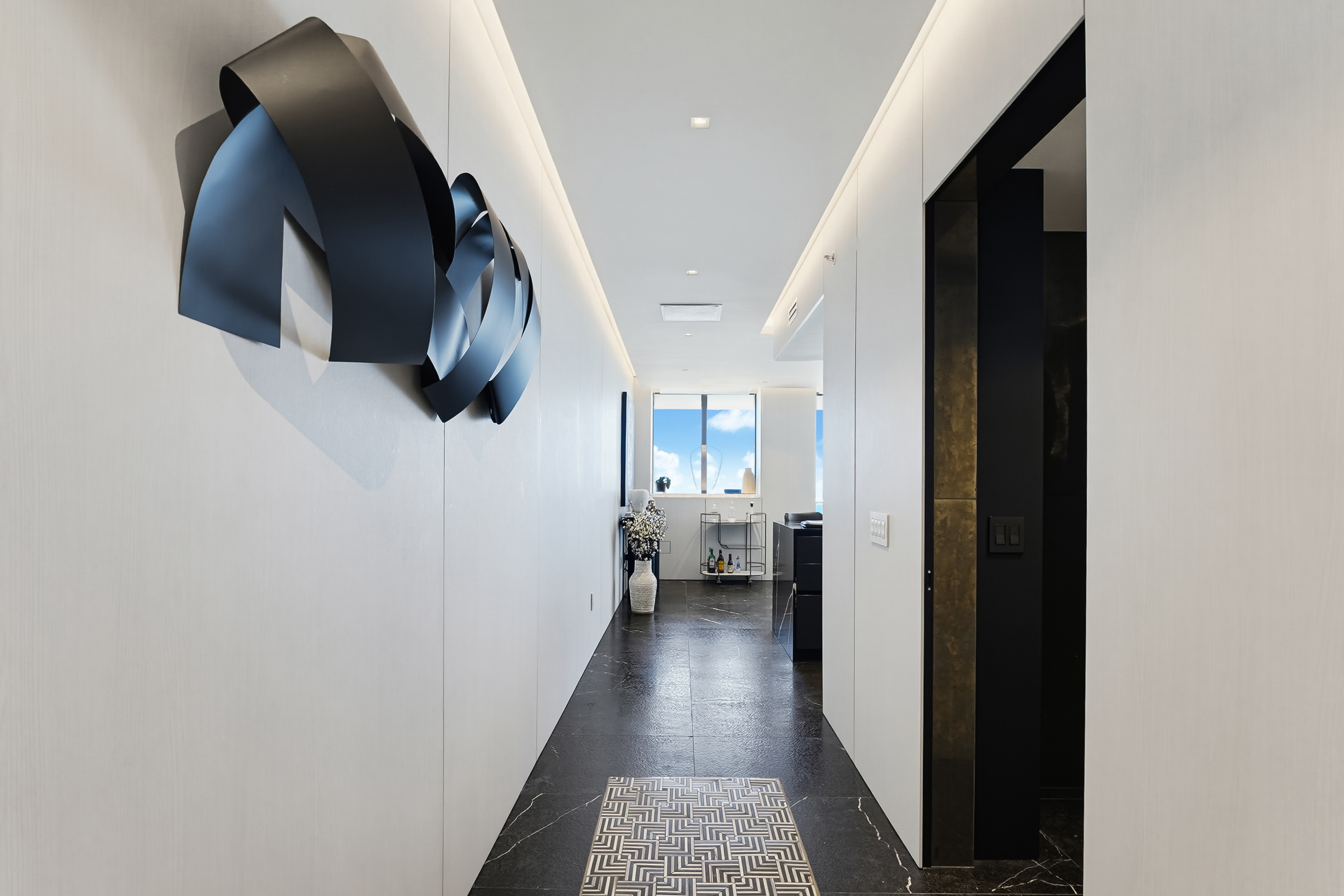 5875 Collins Ave Unit# 902