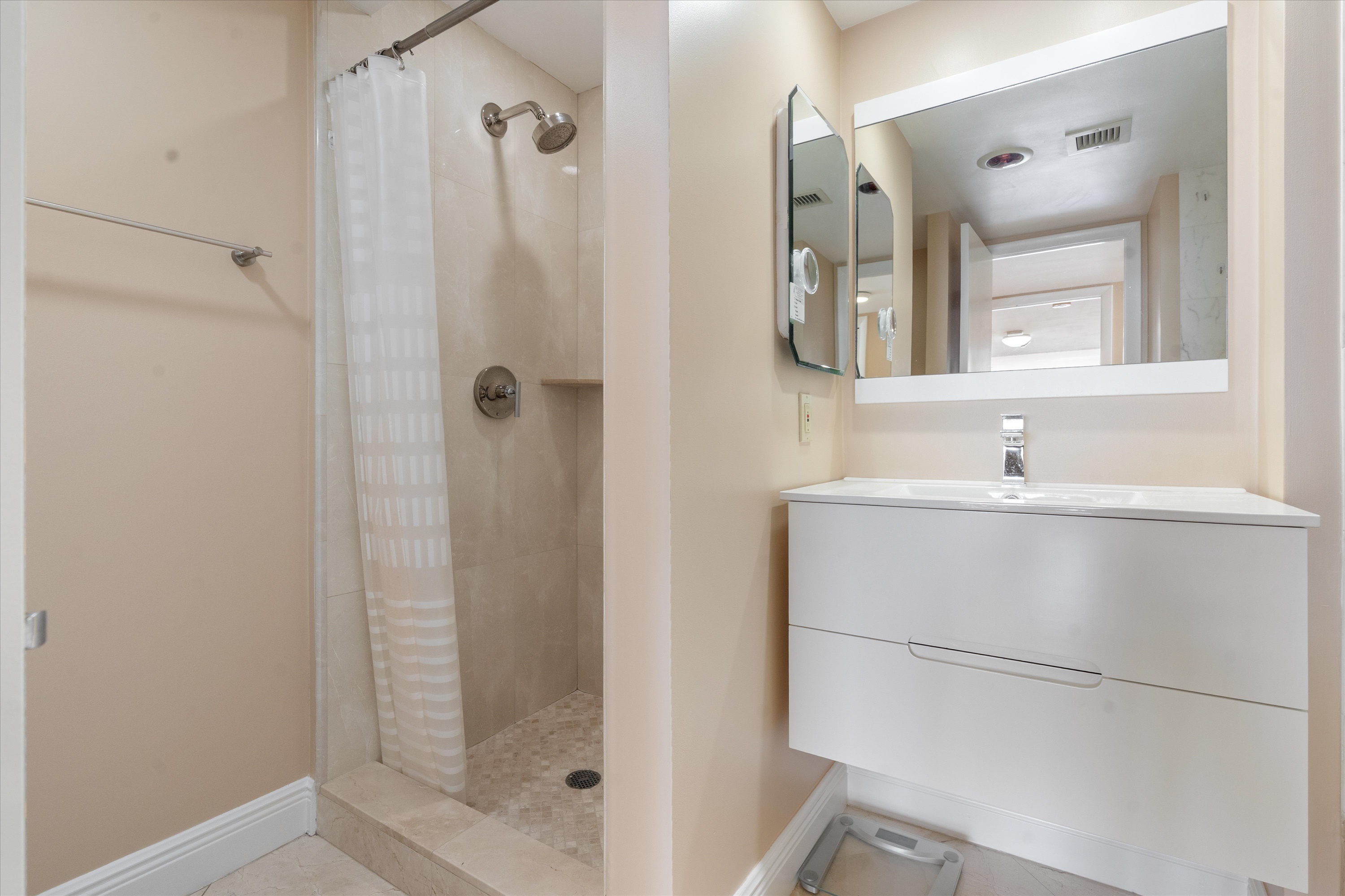 2200 S Ocean Ln #409