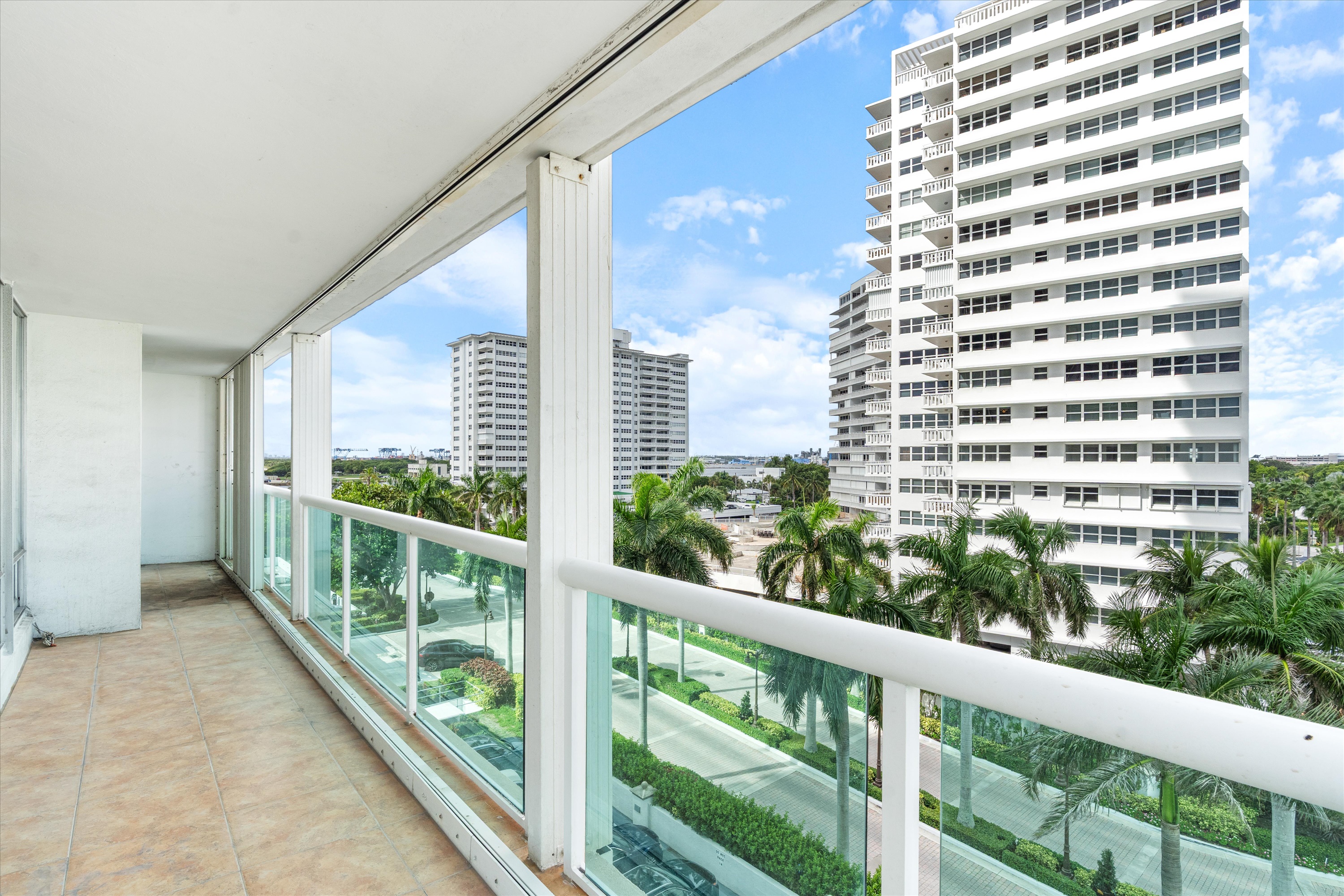 2100 S Ocean Ln #401