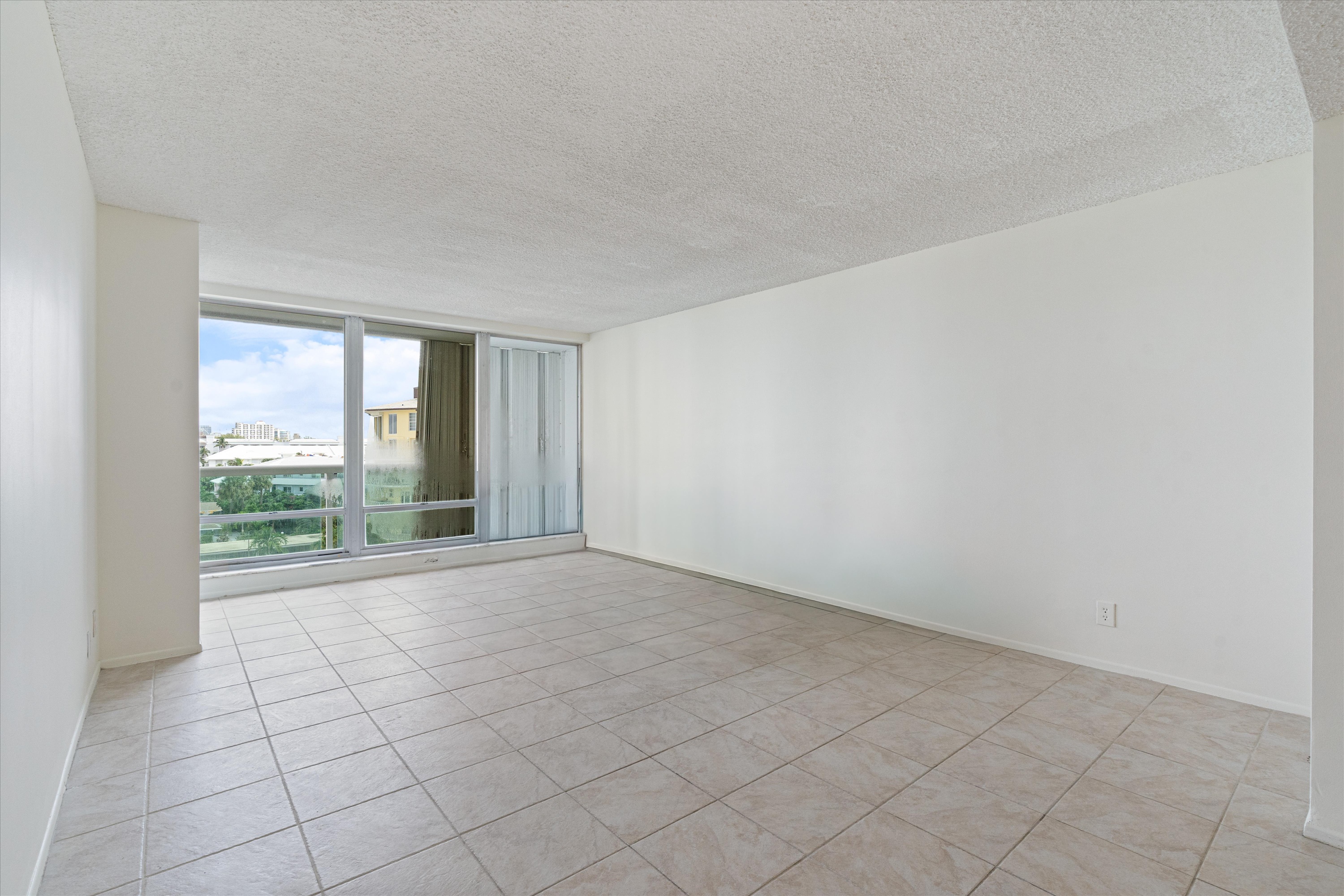 2100 S Ocean Ln #401