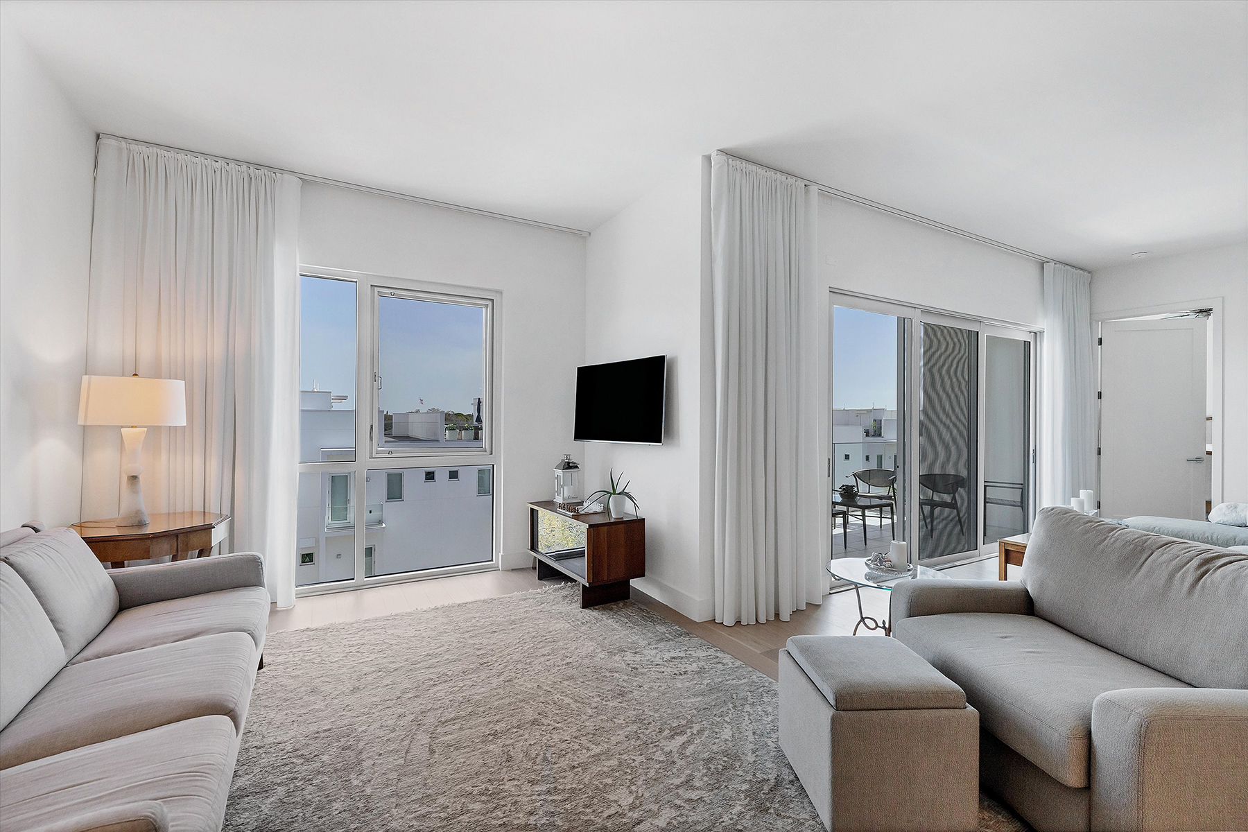 635 S Orange Avenue , 402