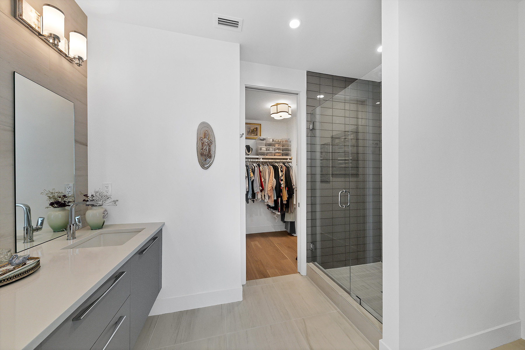 635 S Orange Avenue , 402