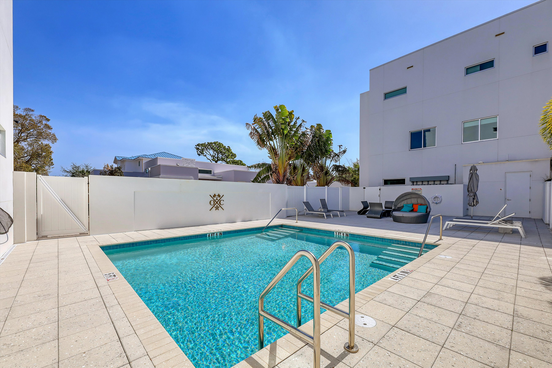 635 S Orange Avenue , 402