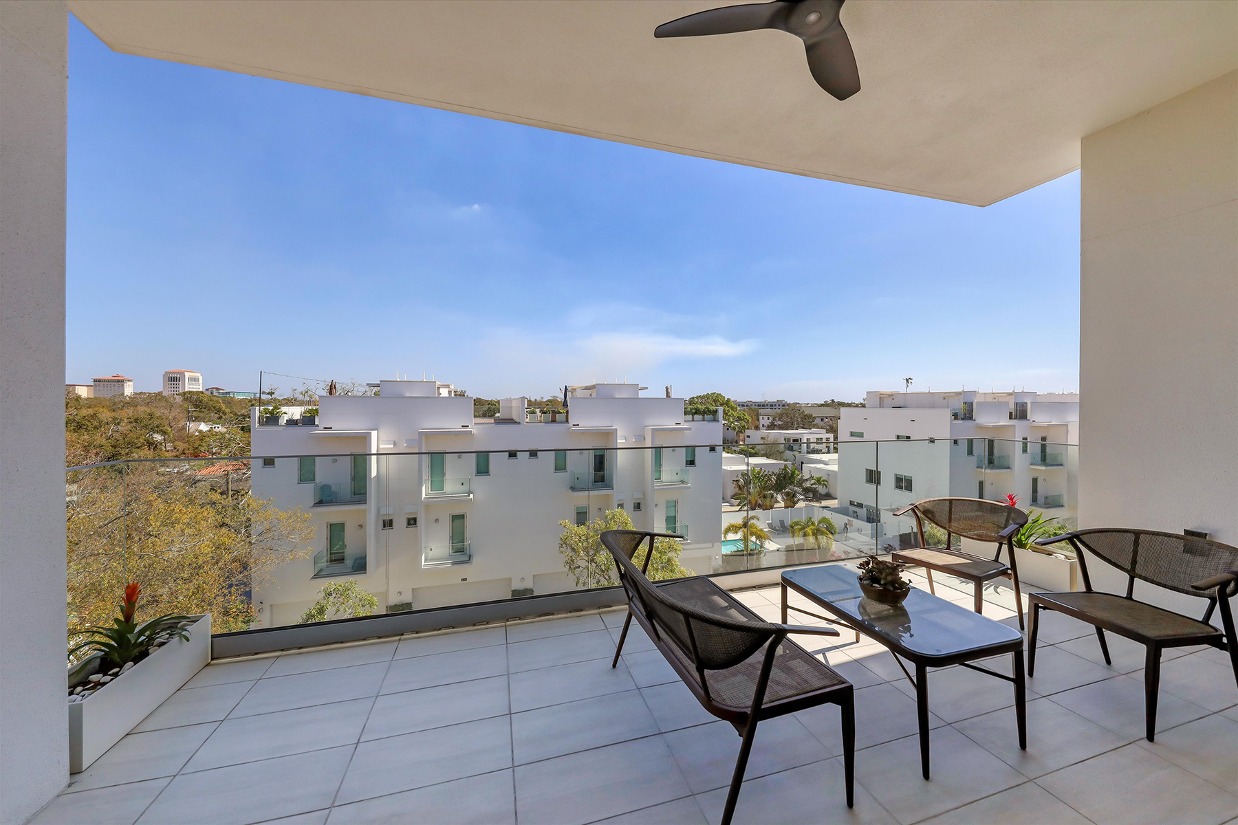 635 S Orange Avenue , 402