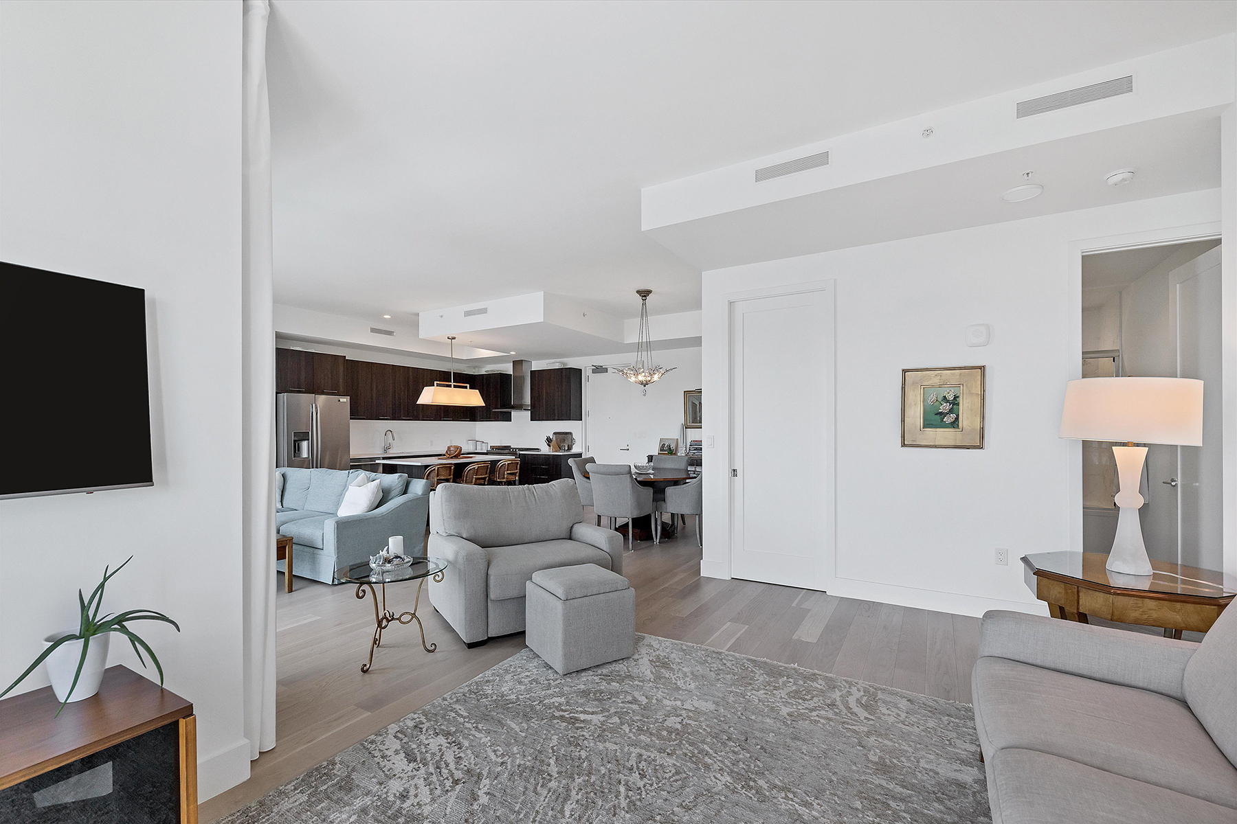 635 S Orange Avenue , 402