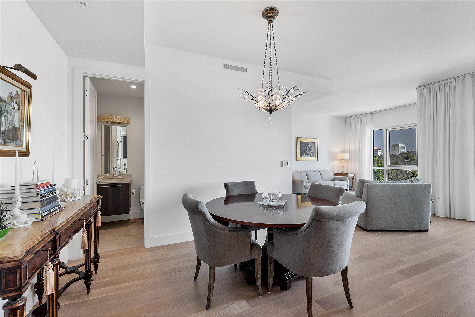 635 S Orange Avenue , 402