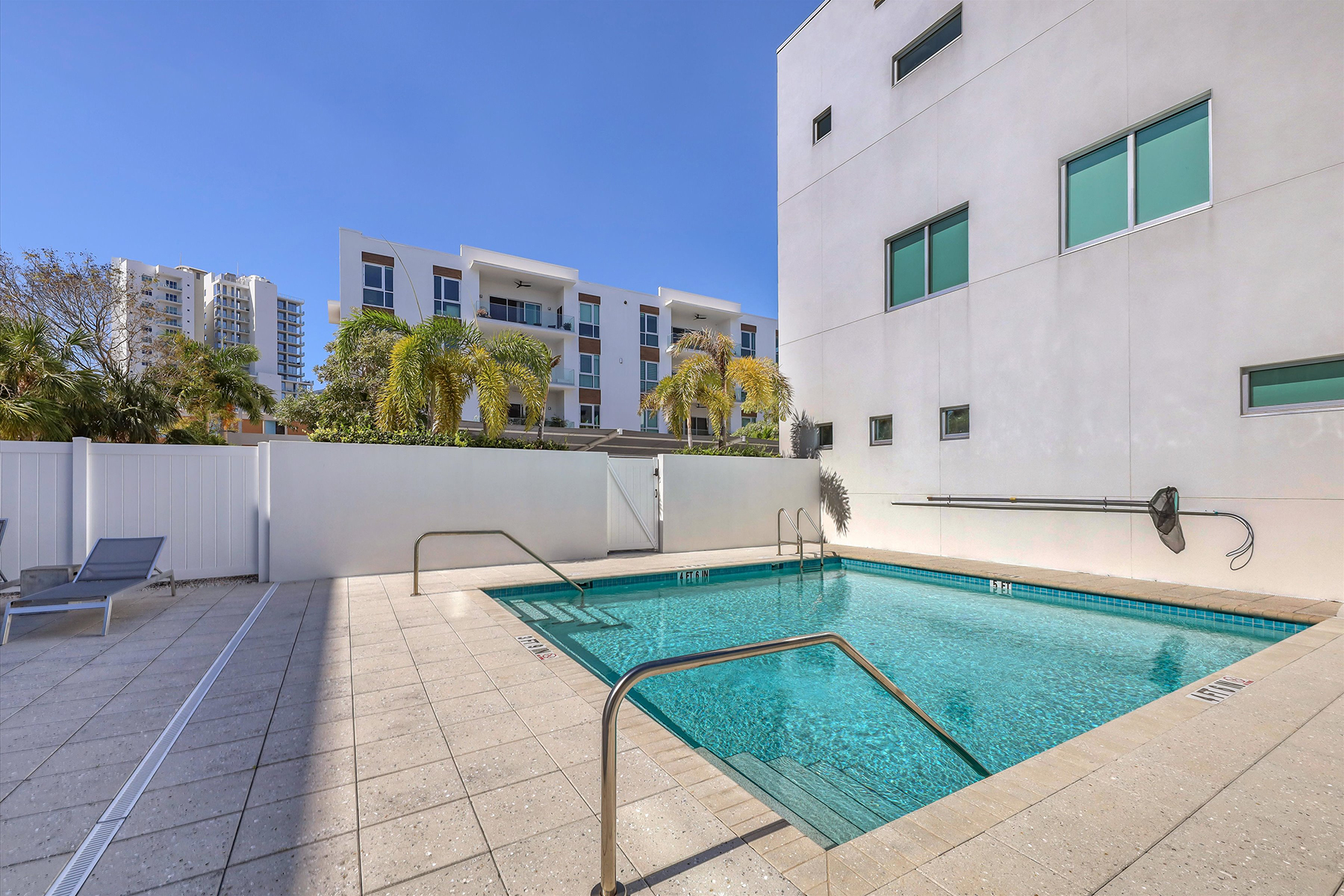 635 S Orange Avenue , 402