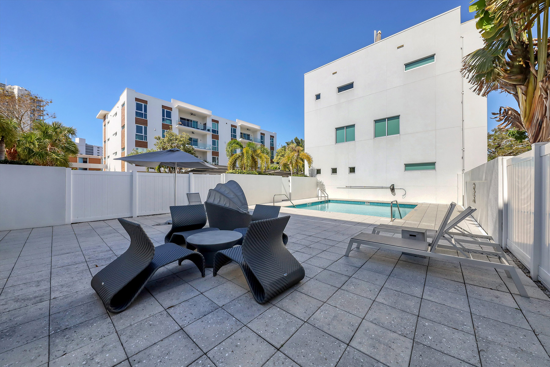 635 S Orange Avenue , 402