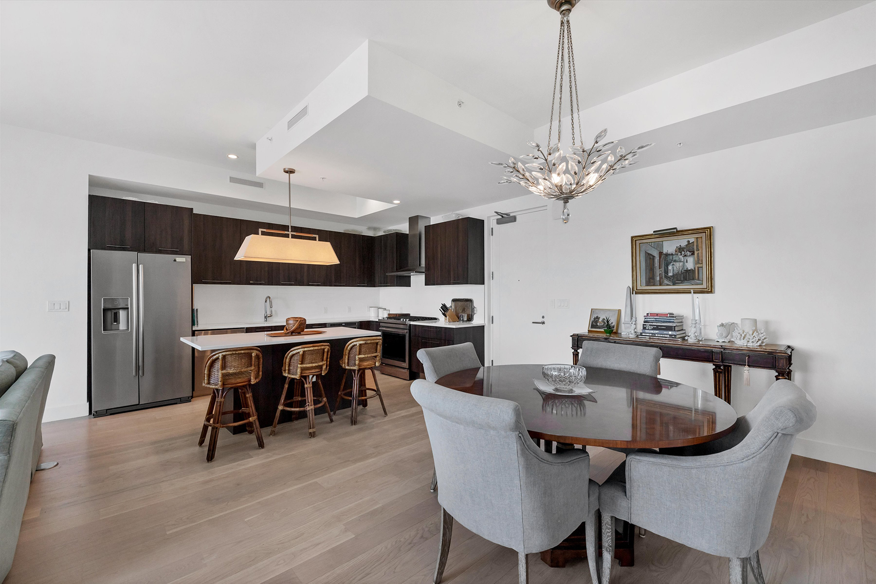 635 S Orange Avenue , 402