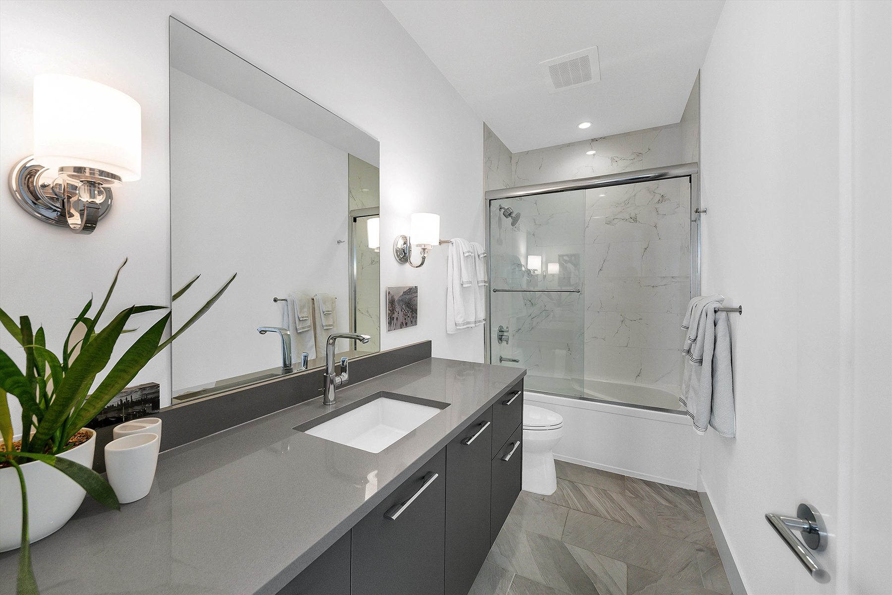 635 S Orange Avenue , 402