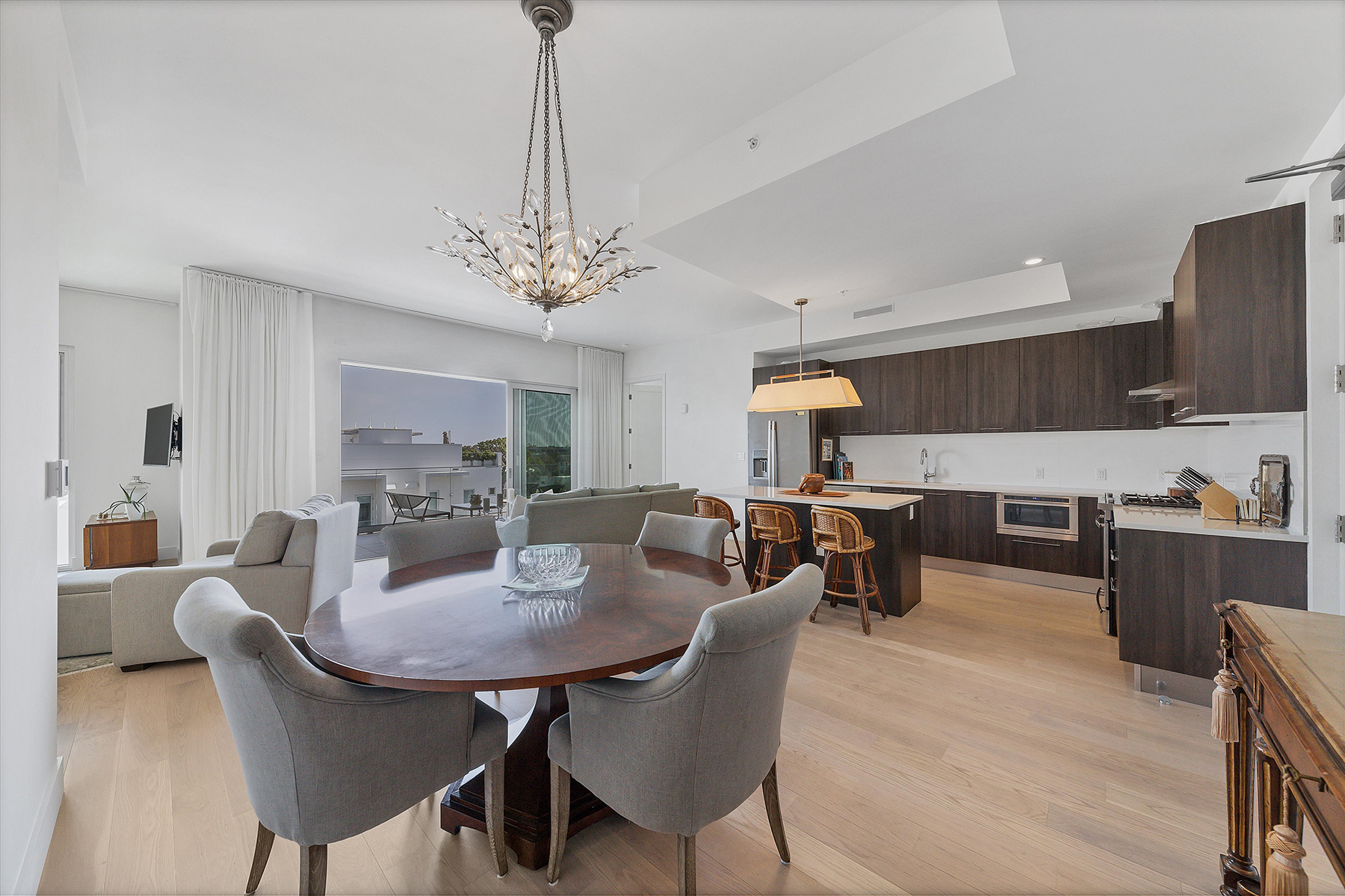 635 S Orange Avenue , 402