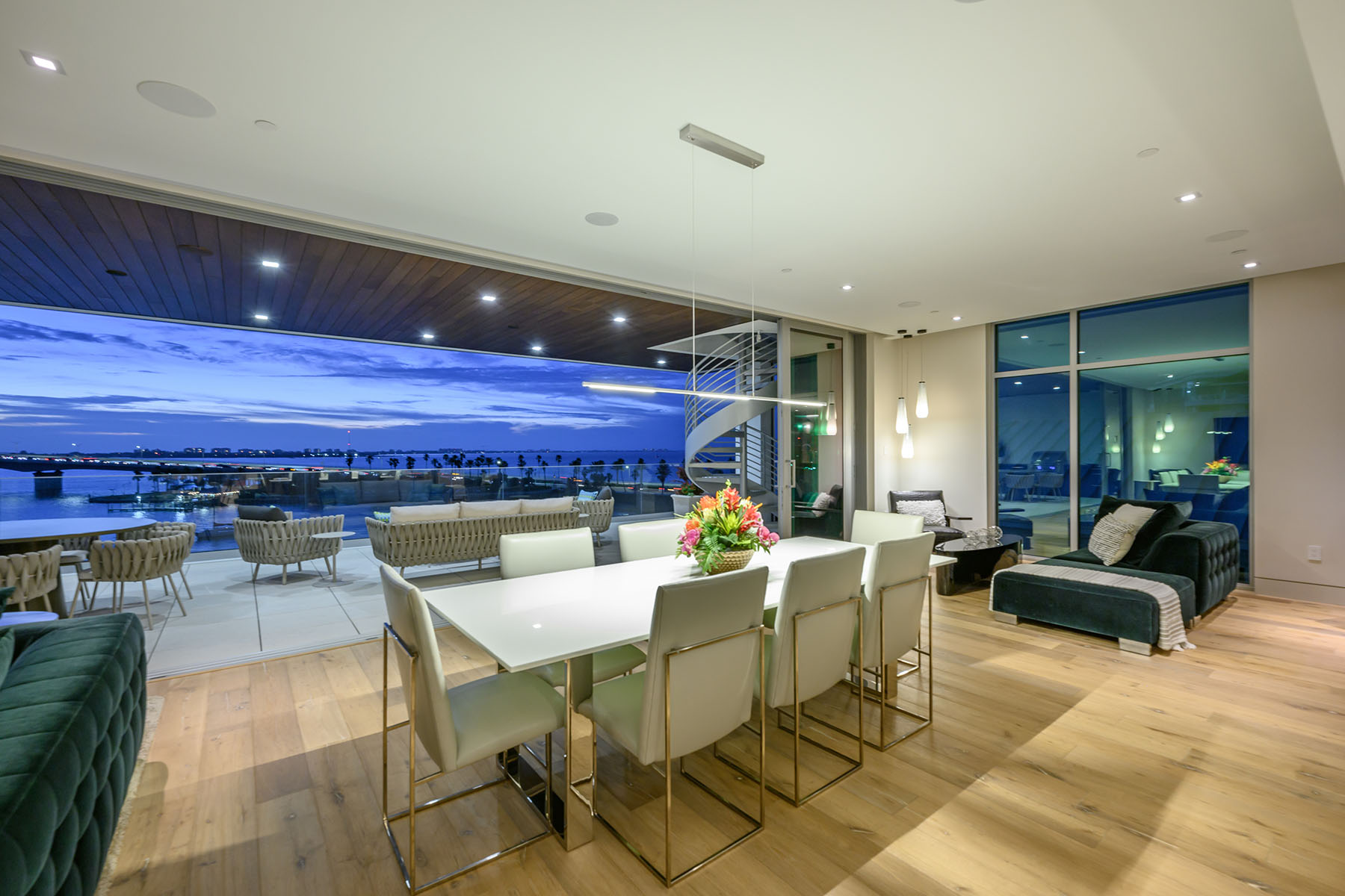 188 Golden Gate Pt , 402