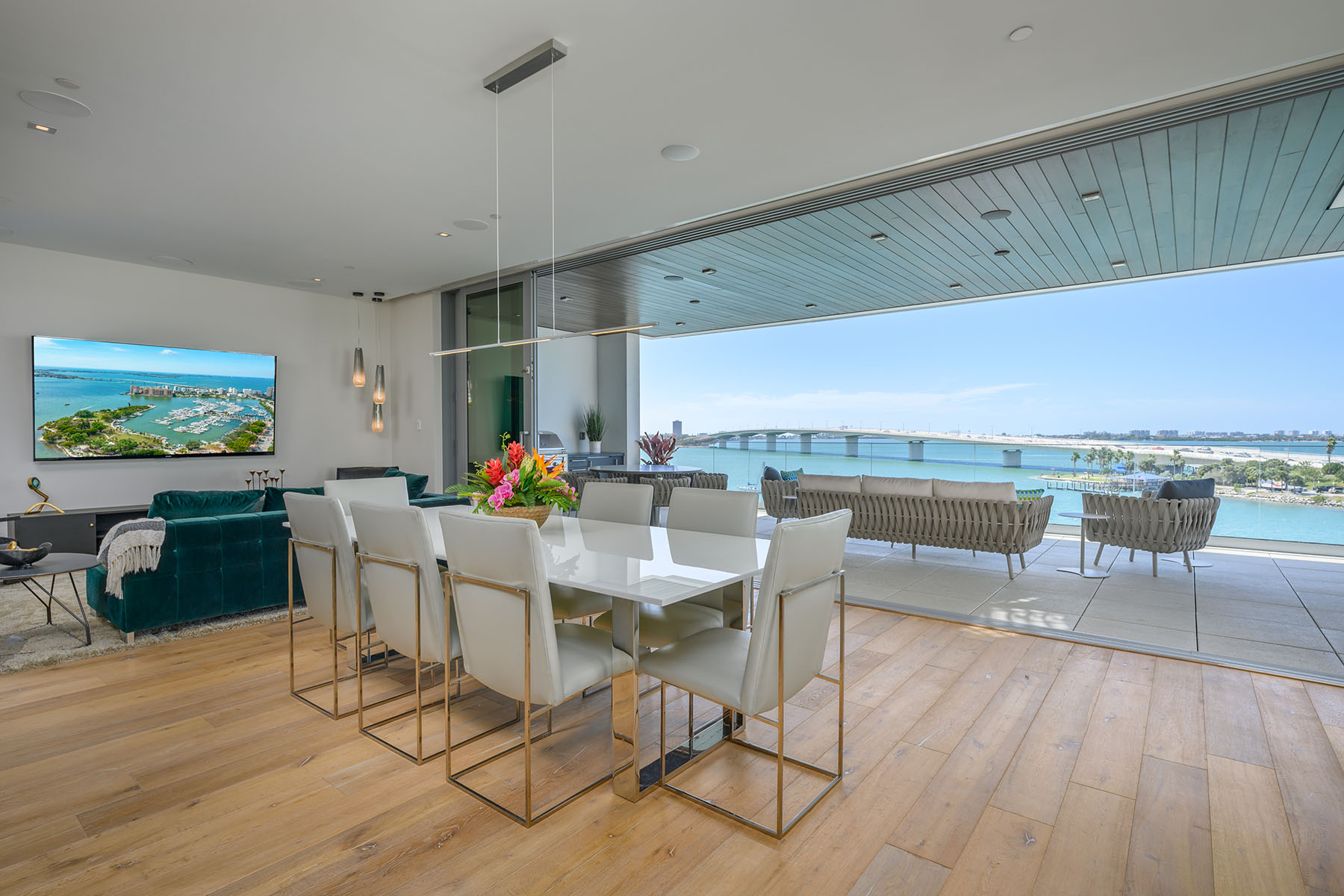 188 Golden Gate Pt , 402