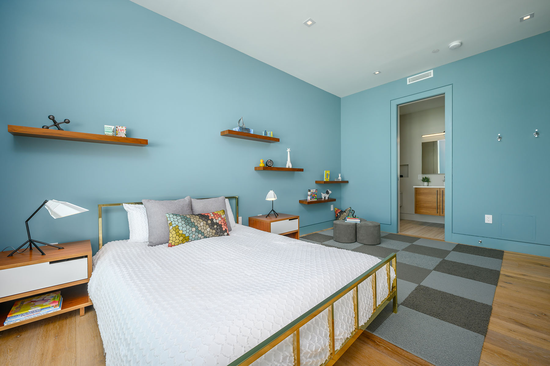 188 Golden Gate Pt , 402