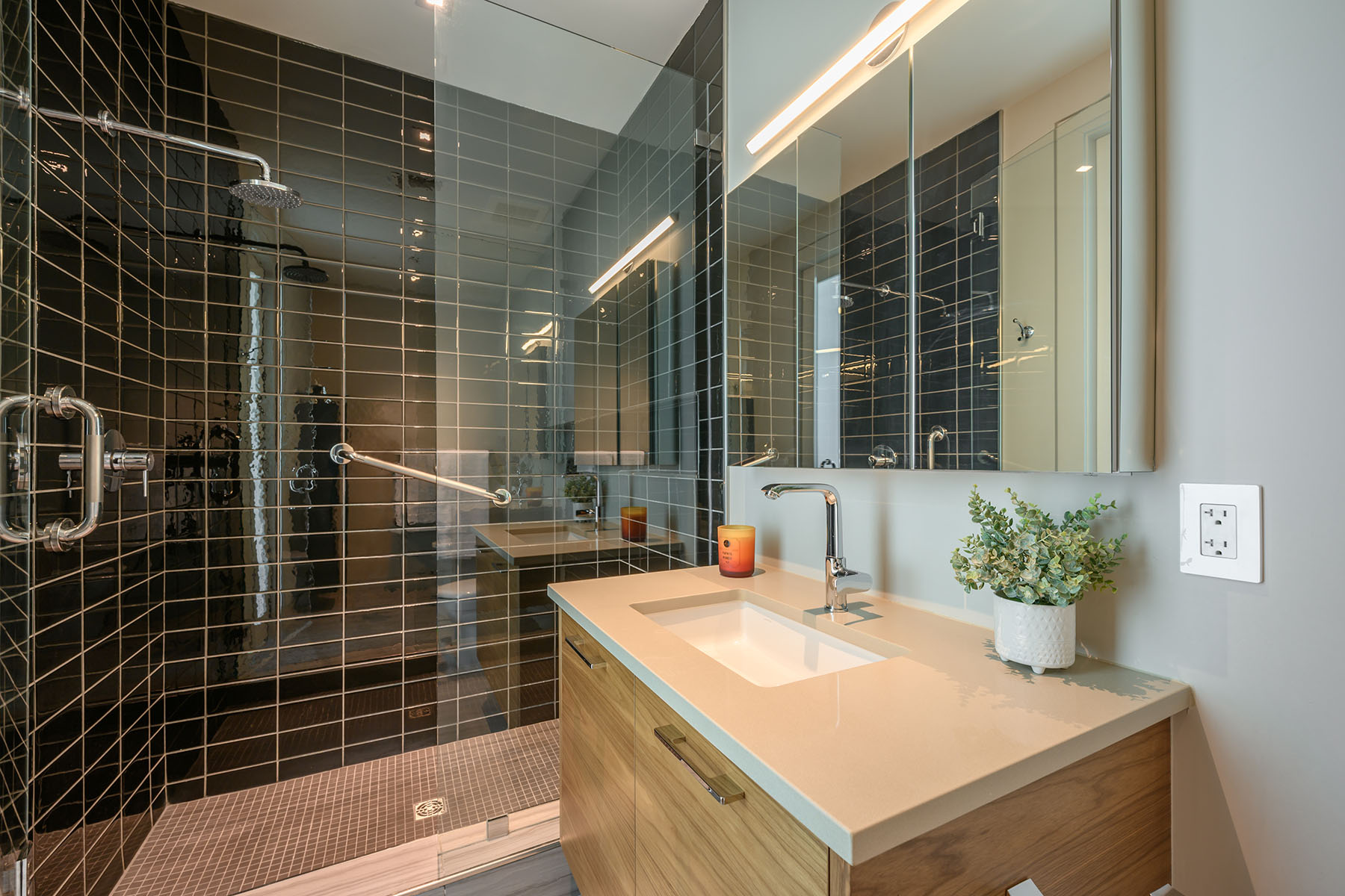 188 Golden Gate Pt , 402