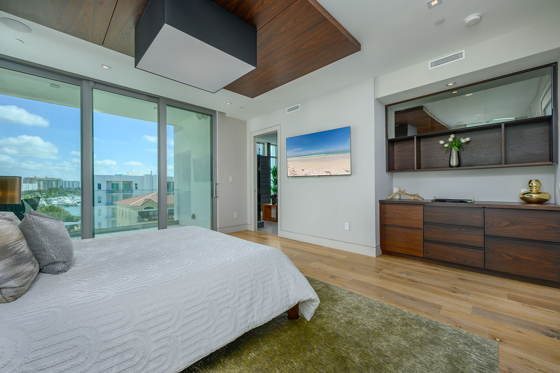 188 Golden Gate Pt , 402