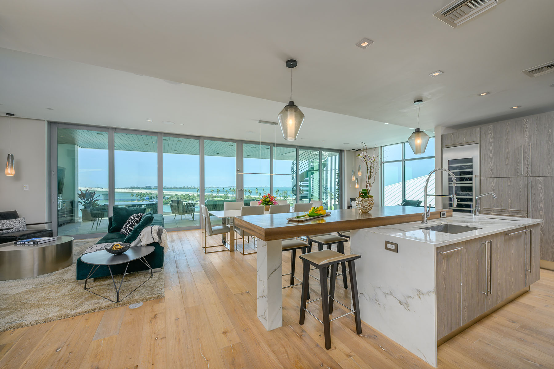 188 Golden Gate Pt , 402