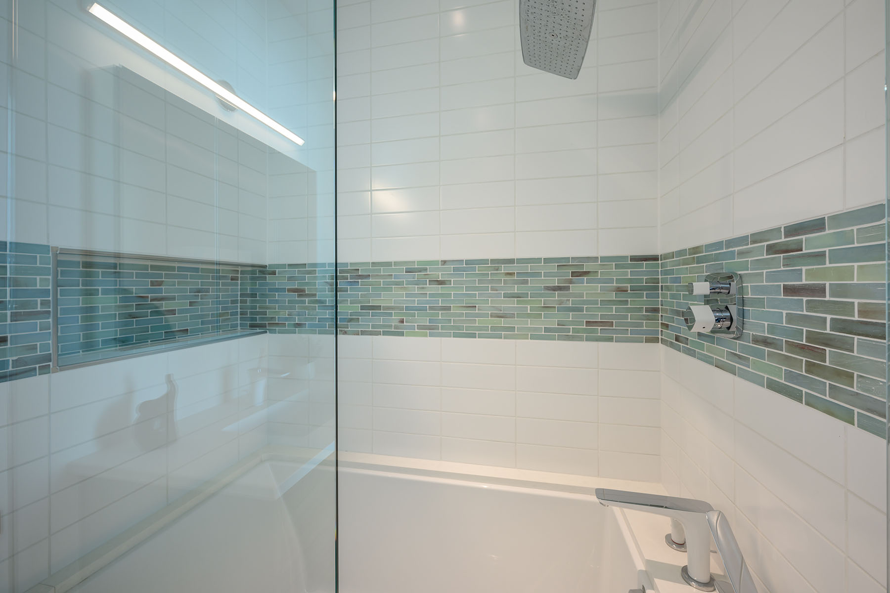 188 Golden Gate Pt , 402