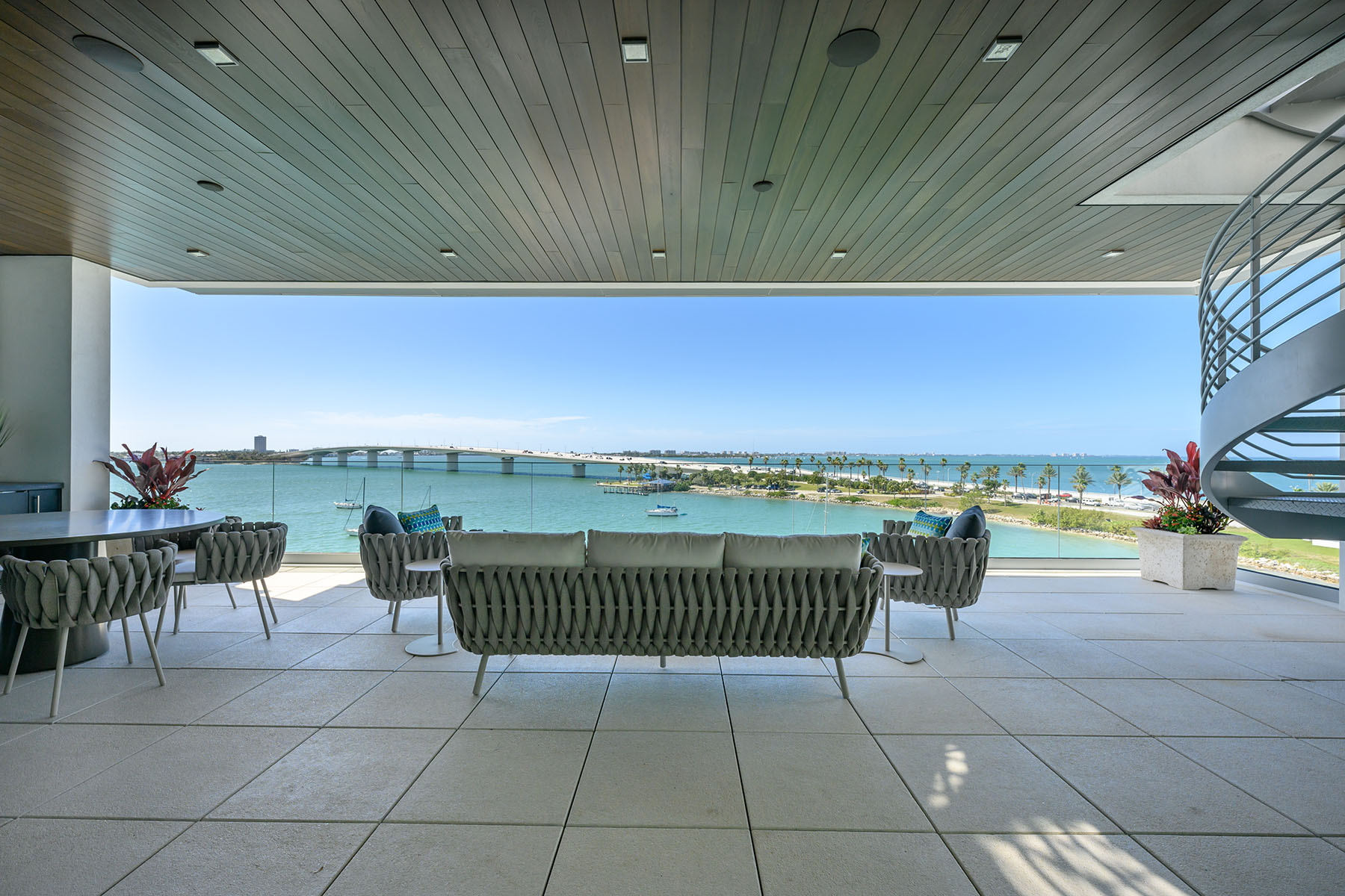 188 Golden Gate Pt , 402