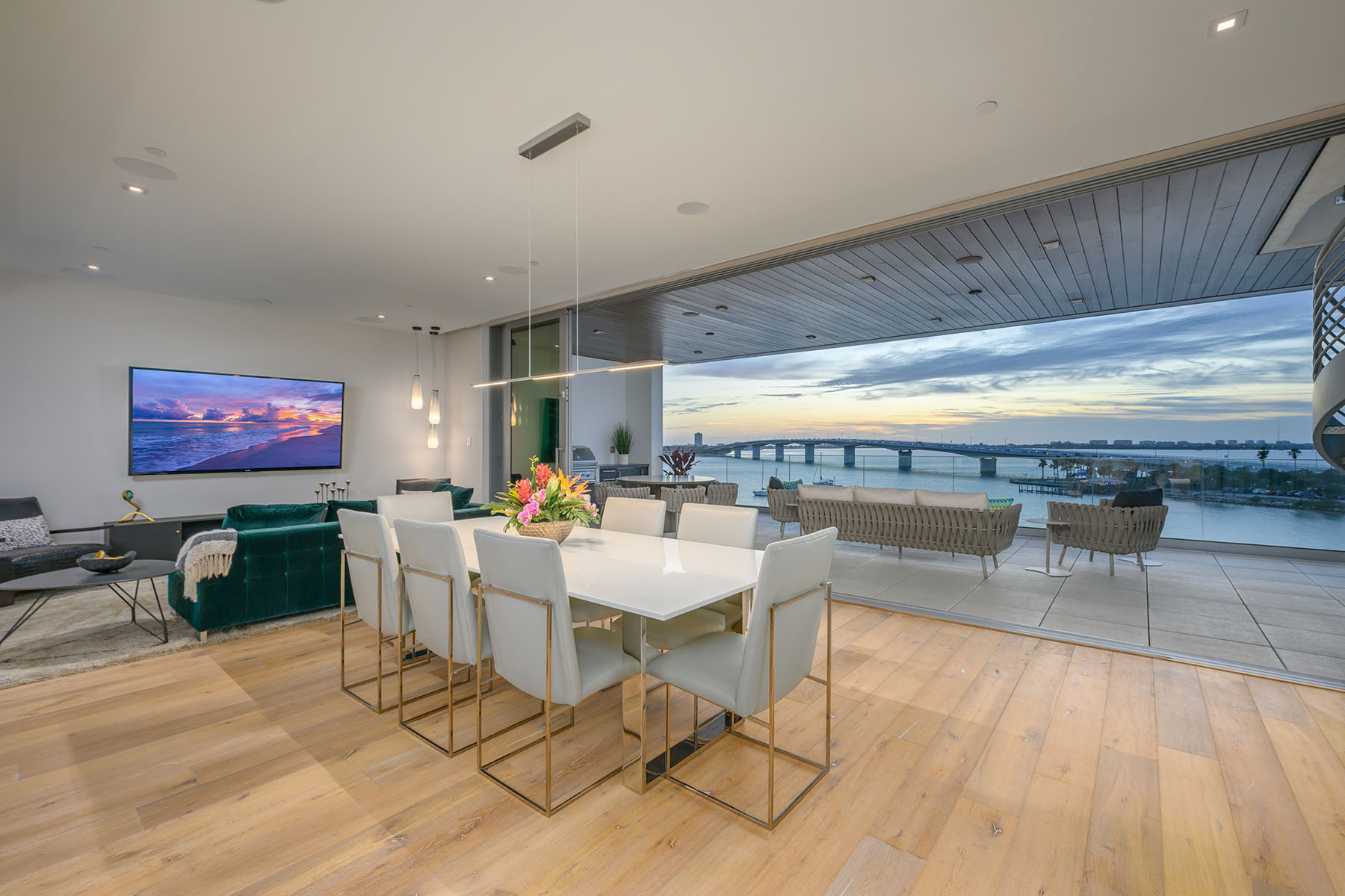 188 Golden Gate Pt , 402