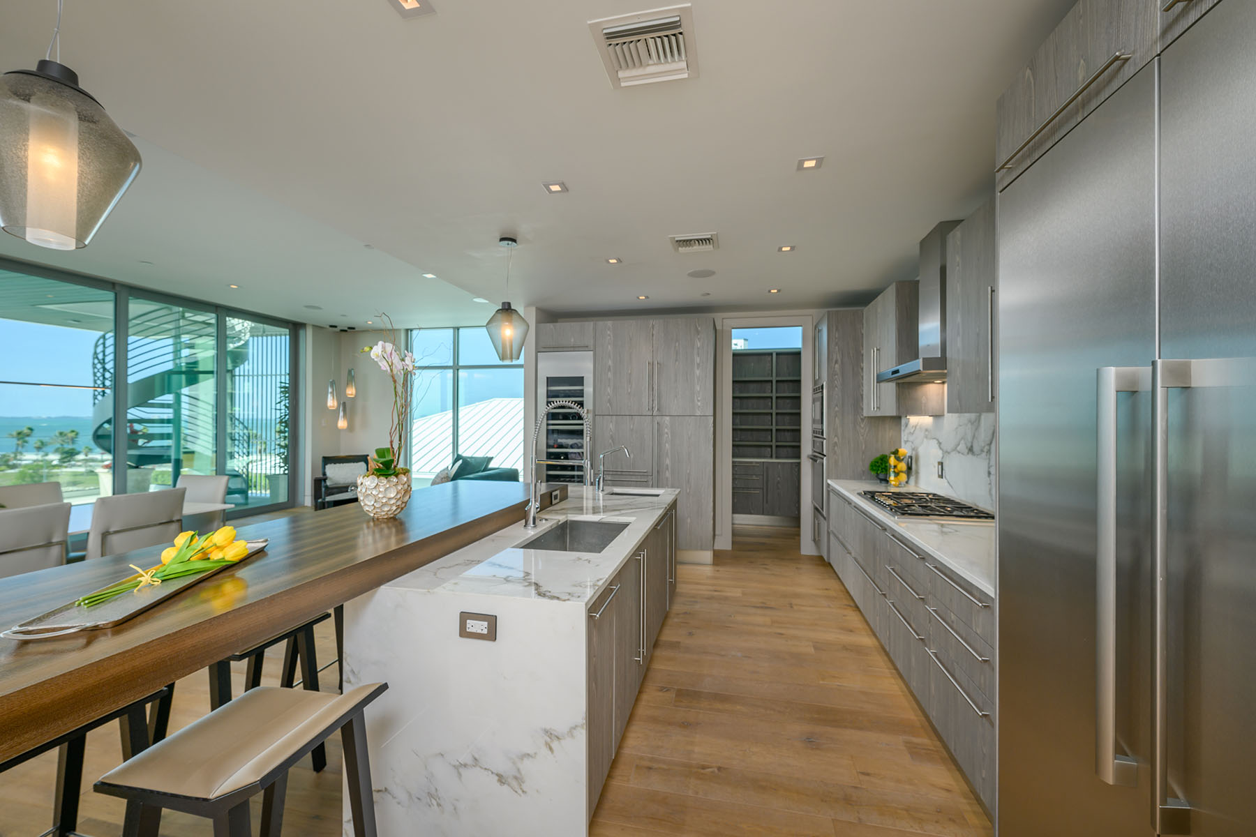 188 Golden Gate Pt , 402