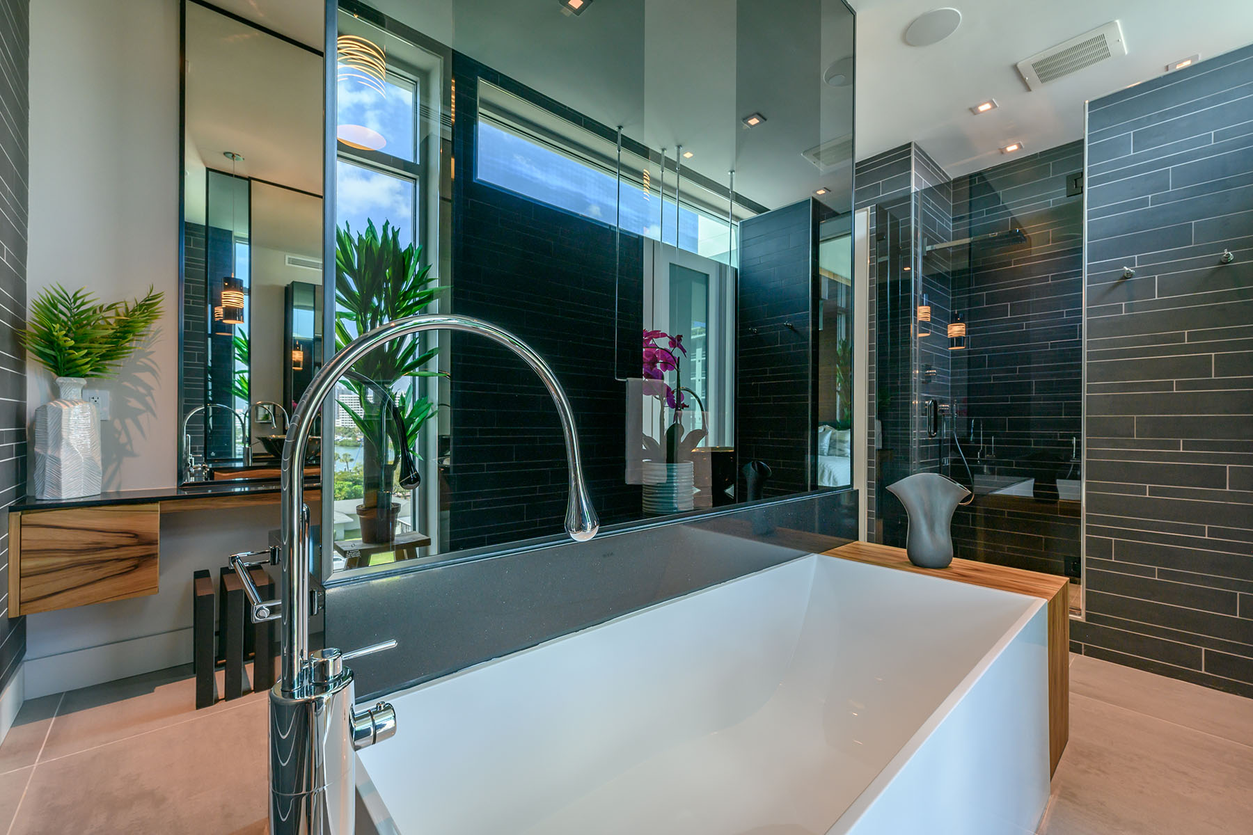 188 Golden Gate Pt , 402