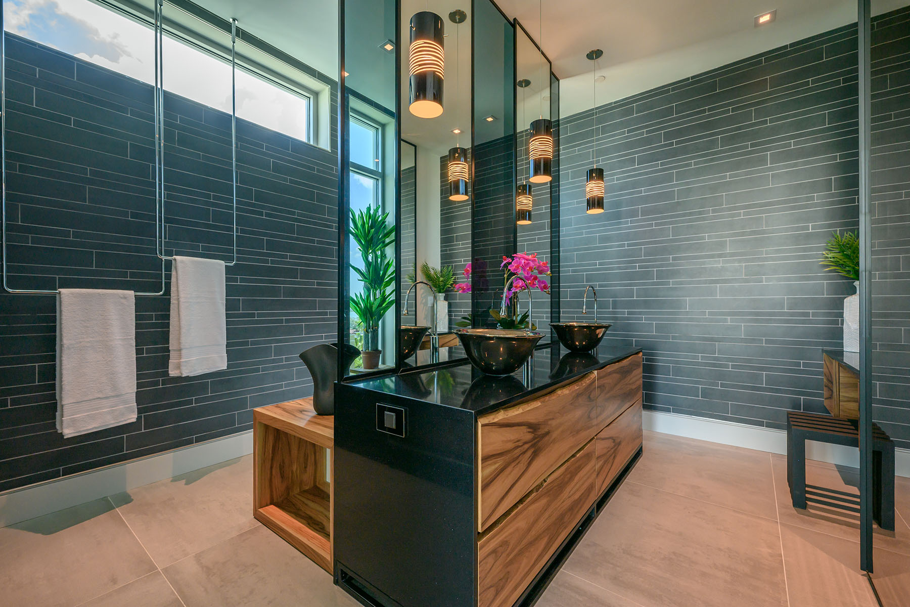 188 Golden Gate Pt , 402