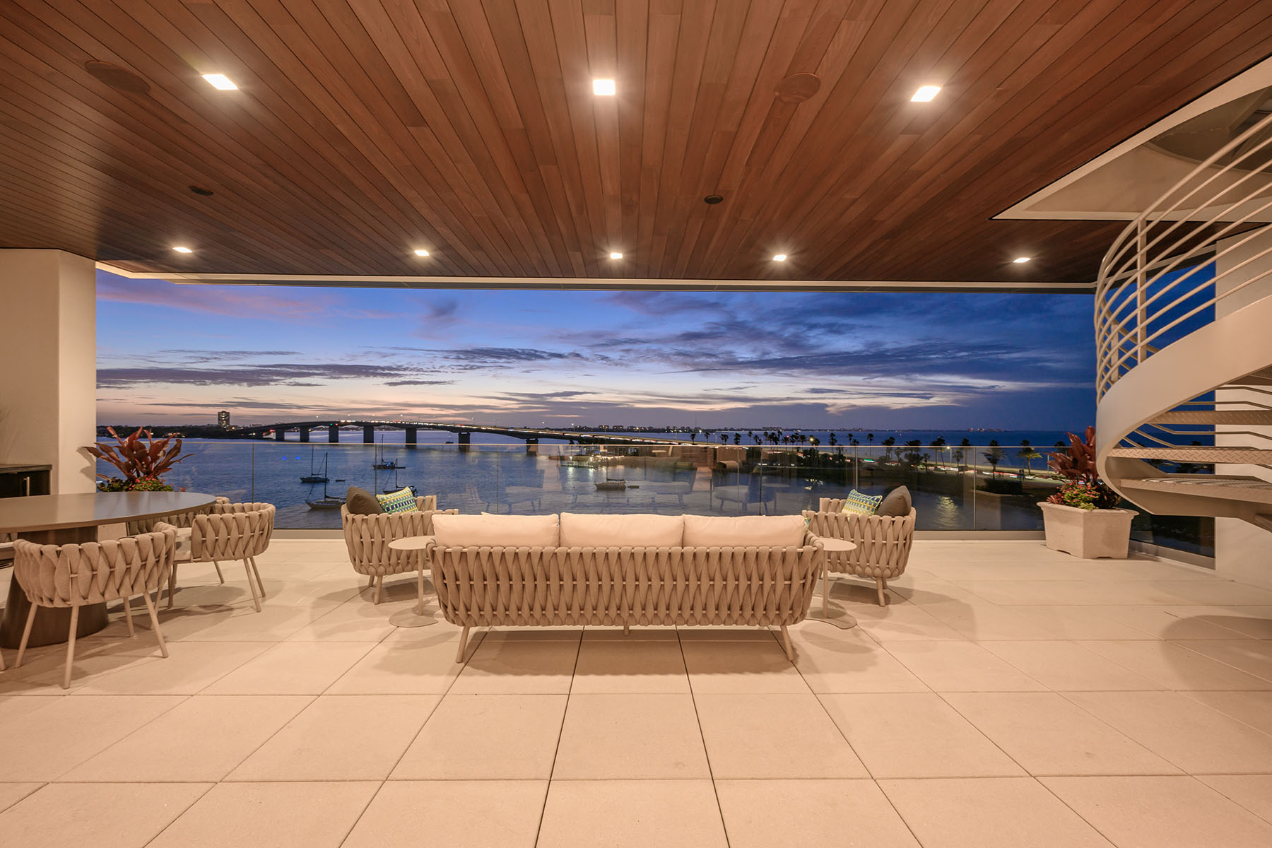 188 Golden Gate Pt , 402