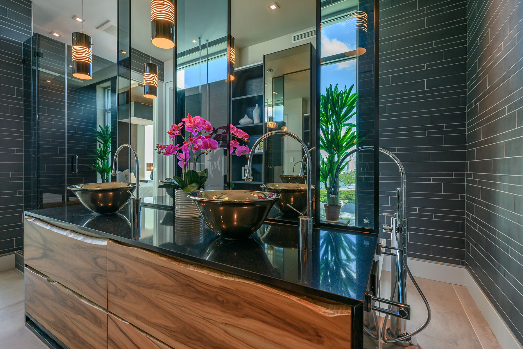 188 Golden Gate Pt , 402