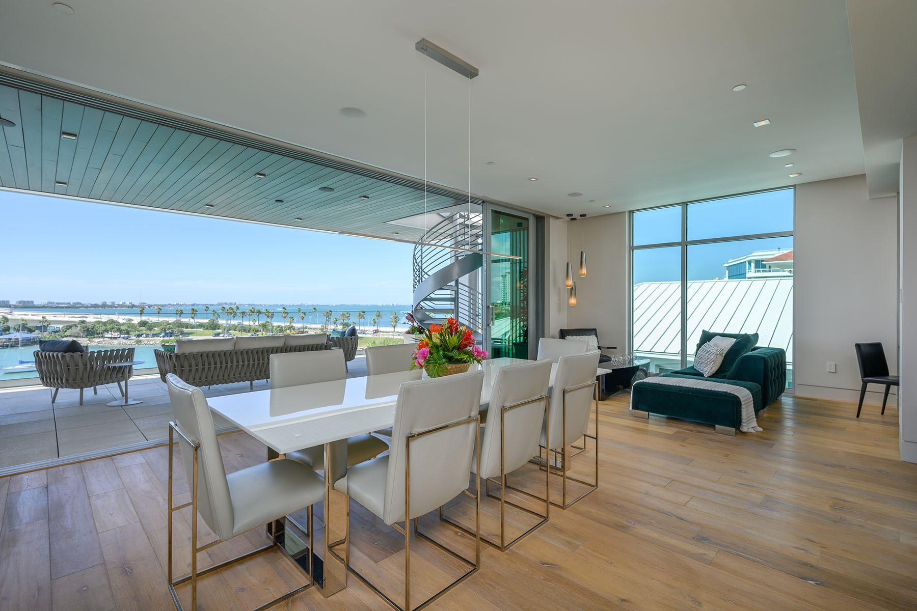 188 Golden Gate Pt , 402