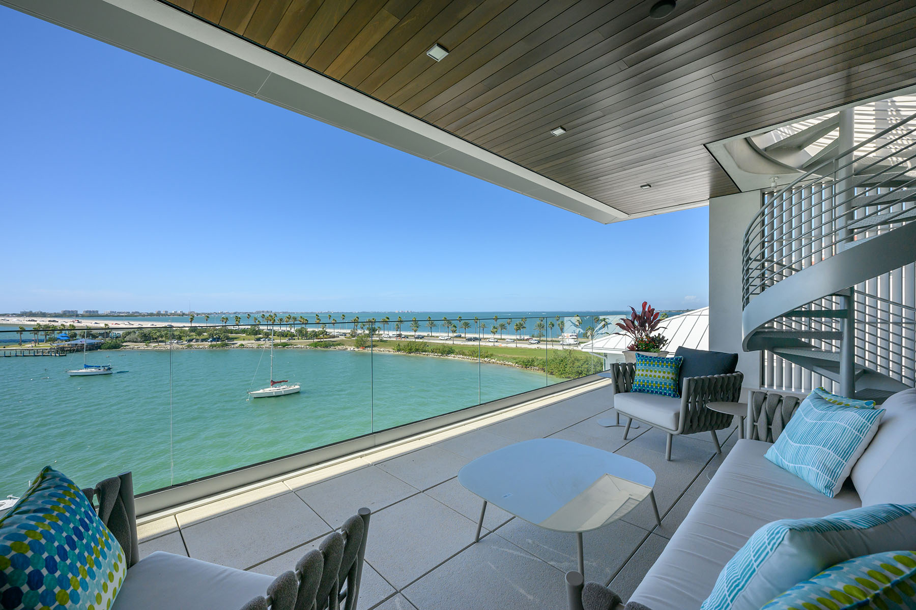 188 Golden Gate Pt , 402