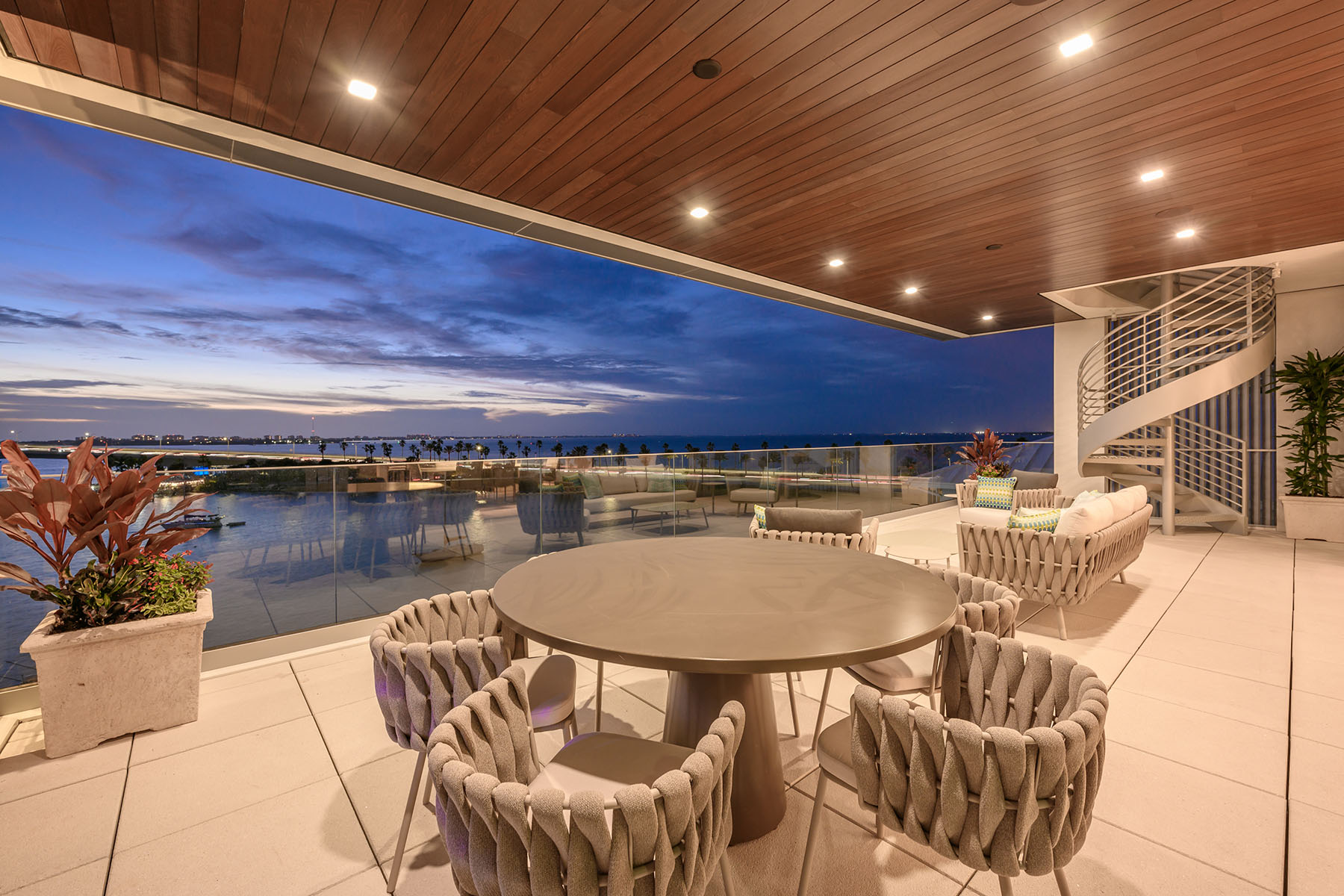 188 Golden Gate Pt , 402