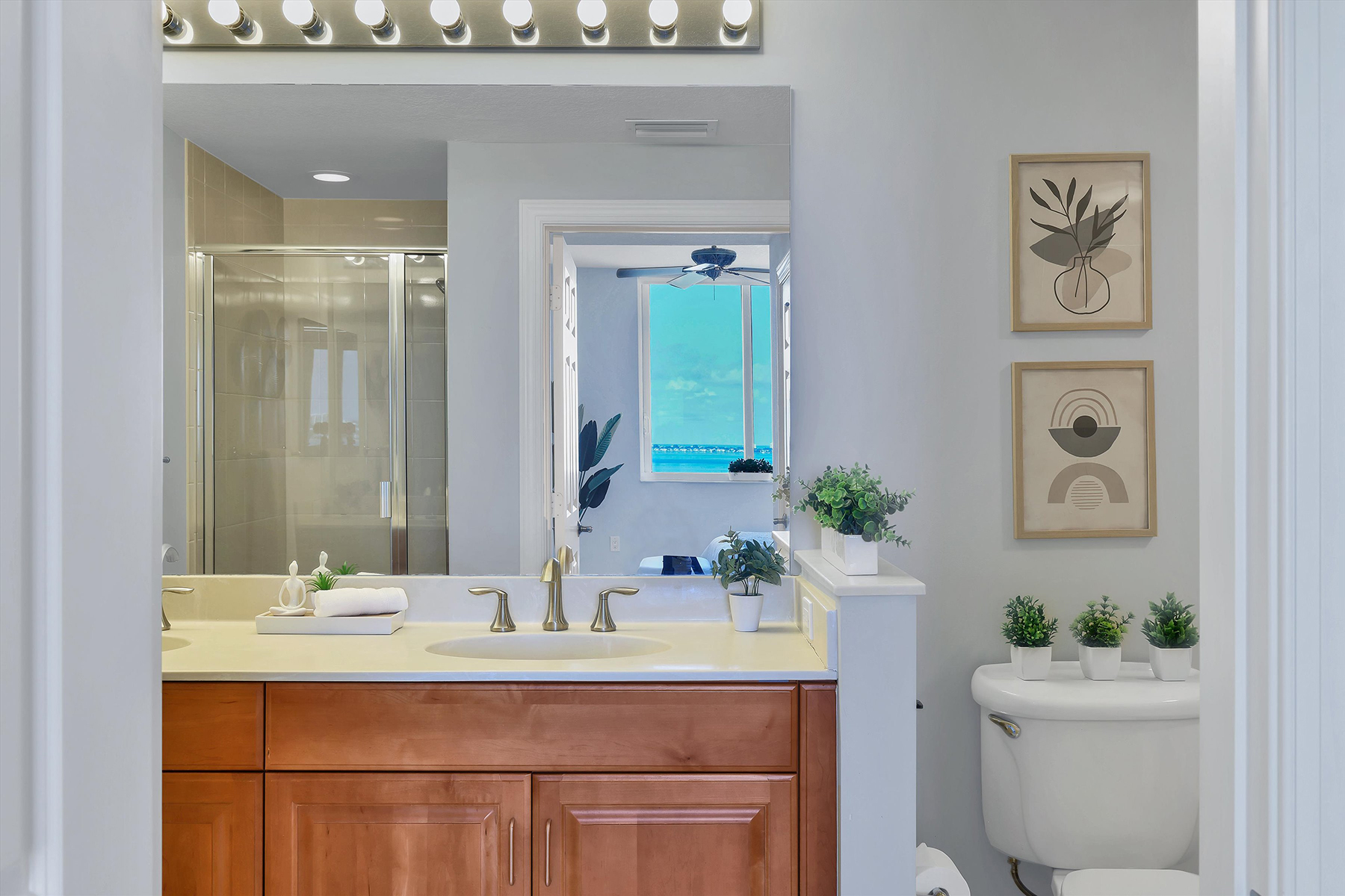800 N Tamiami Trail , 1411