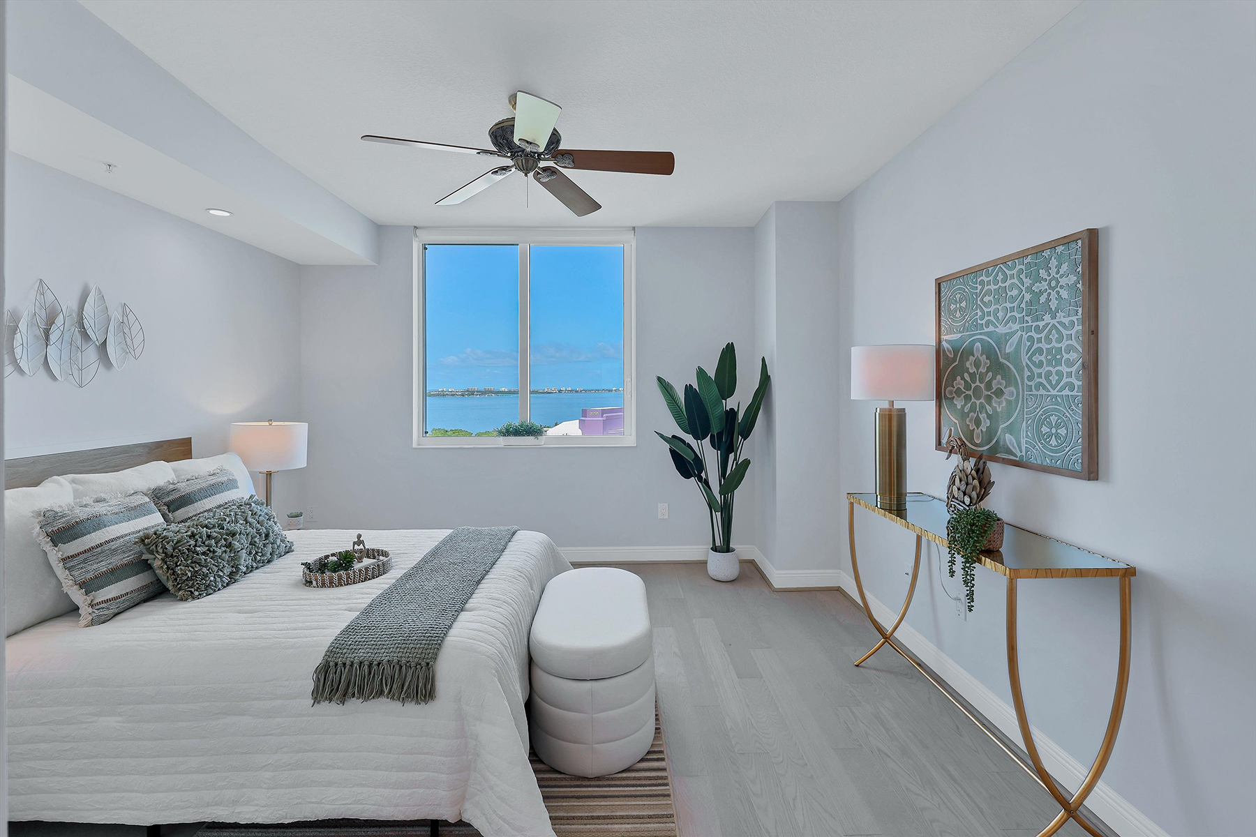 800 N Tamiami Trail , 1411