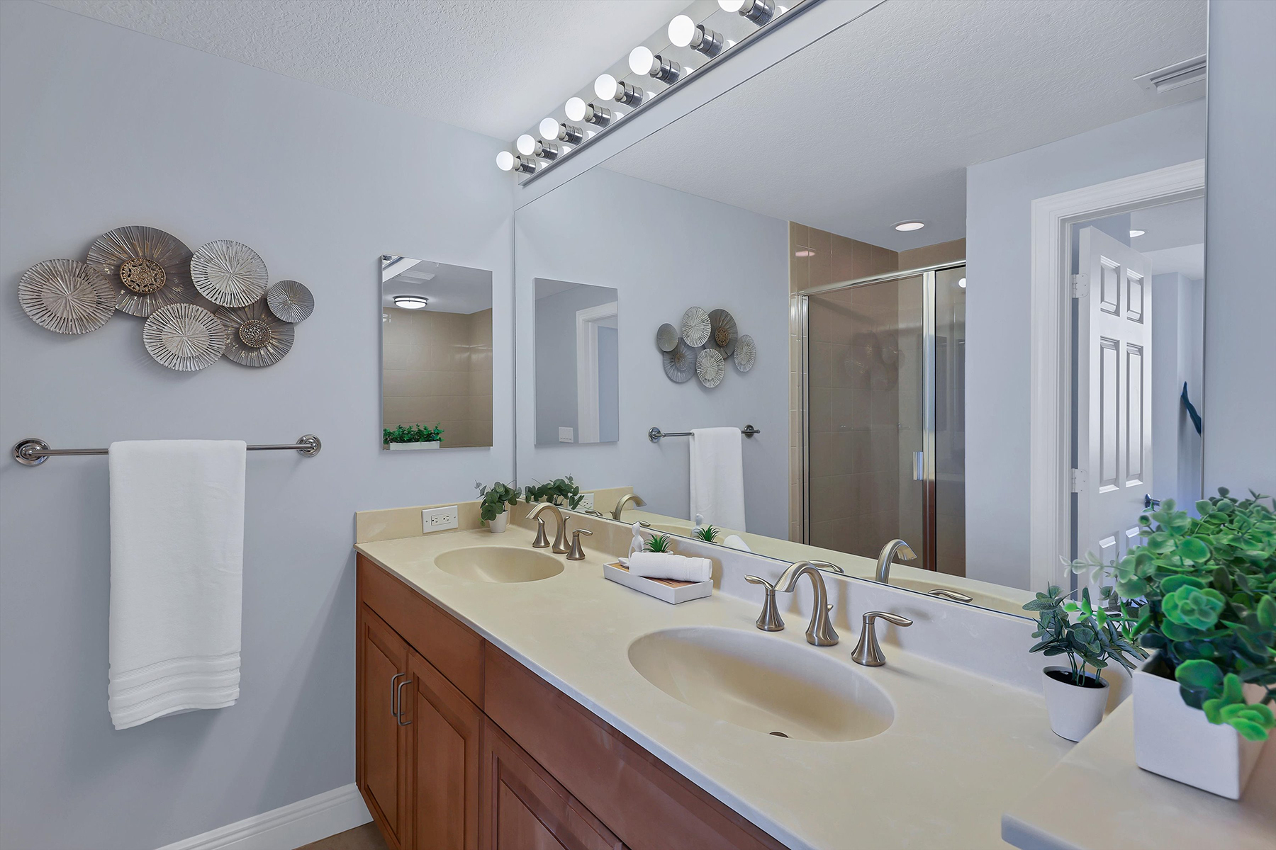 800 N Tamiami Trail , 1411