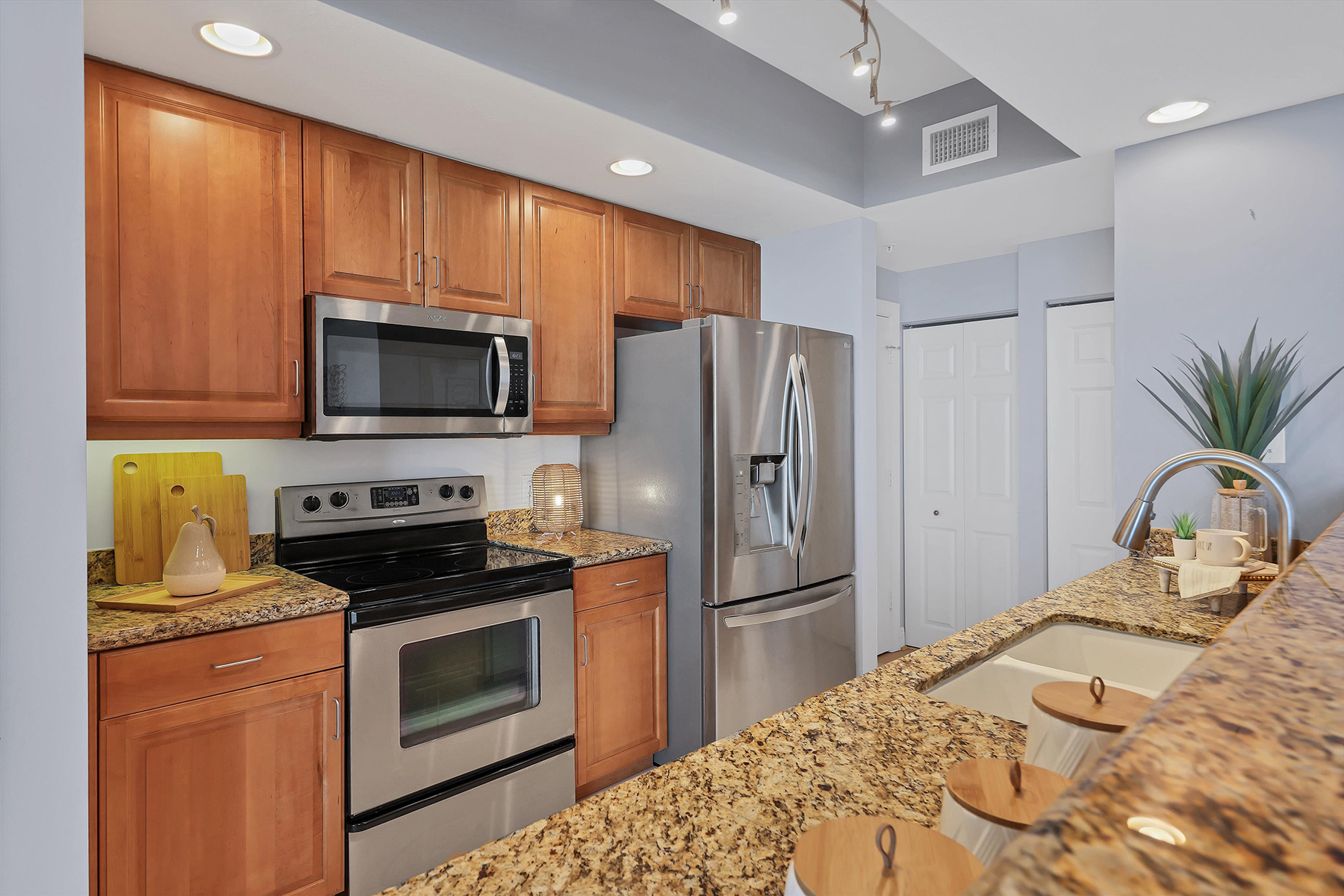 800 N Tamiami Trail , 1411