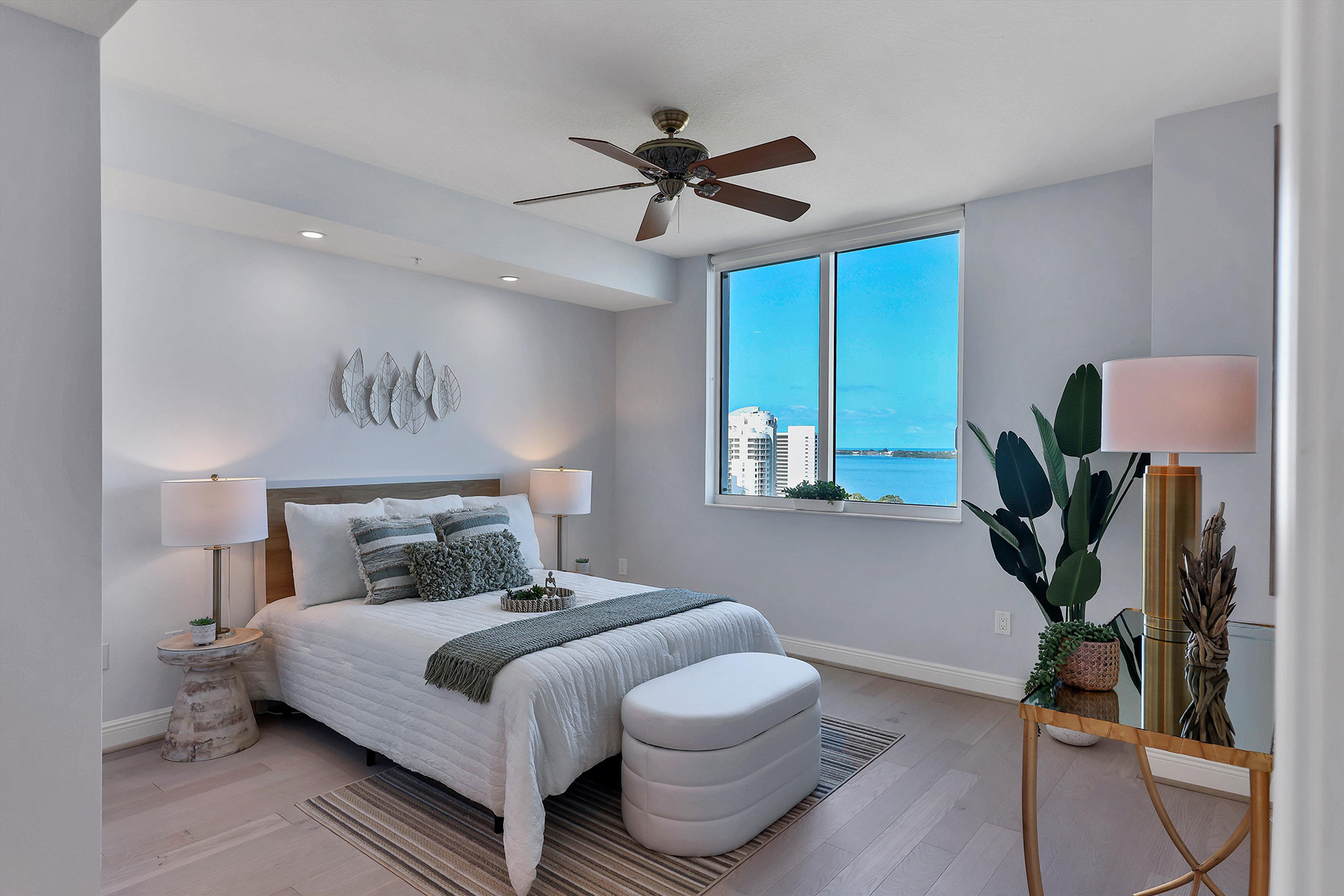 800 N Tamiami Trail , 1411